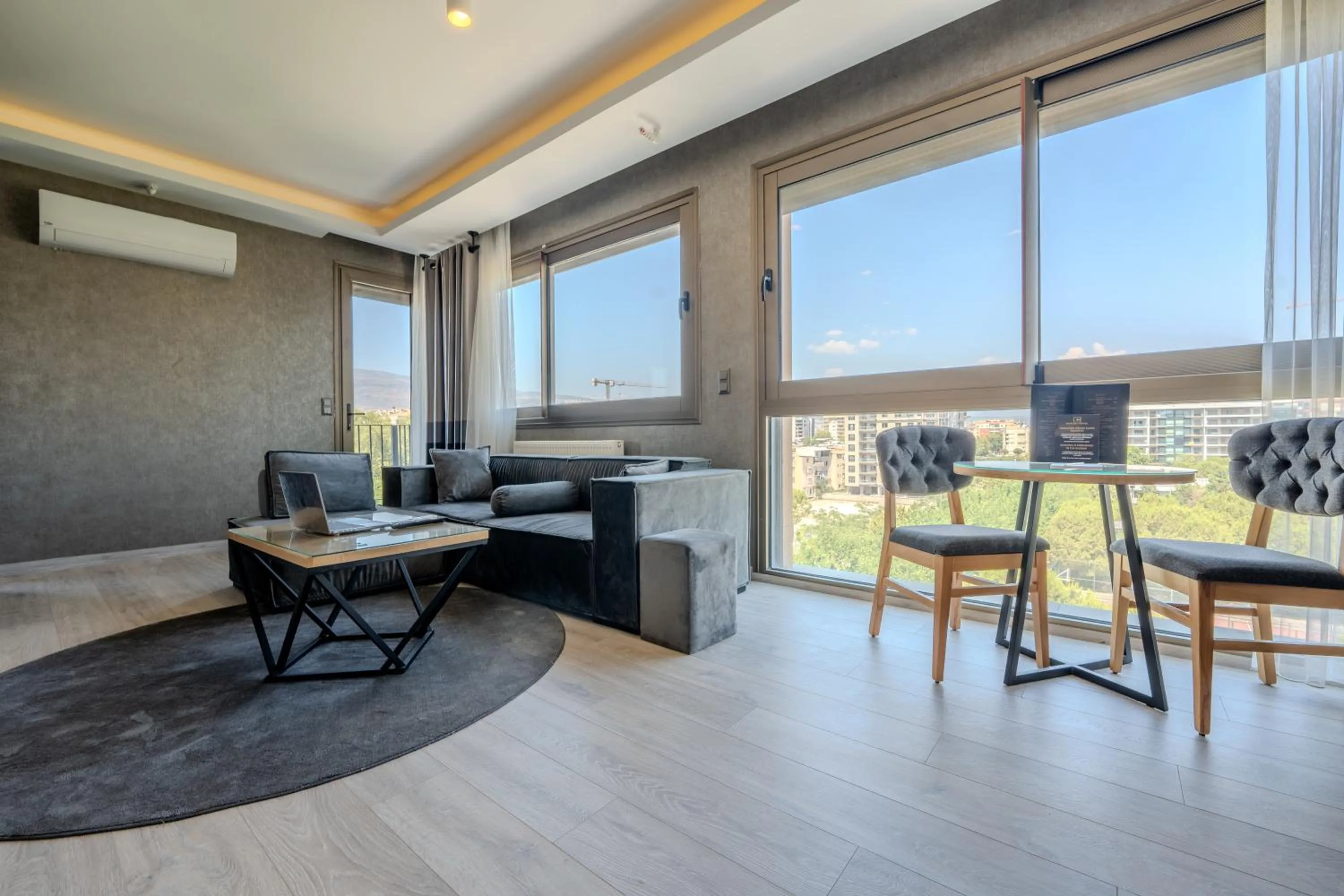 Seating area in Marlen Hotel Bayraklı