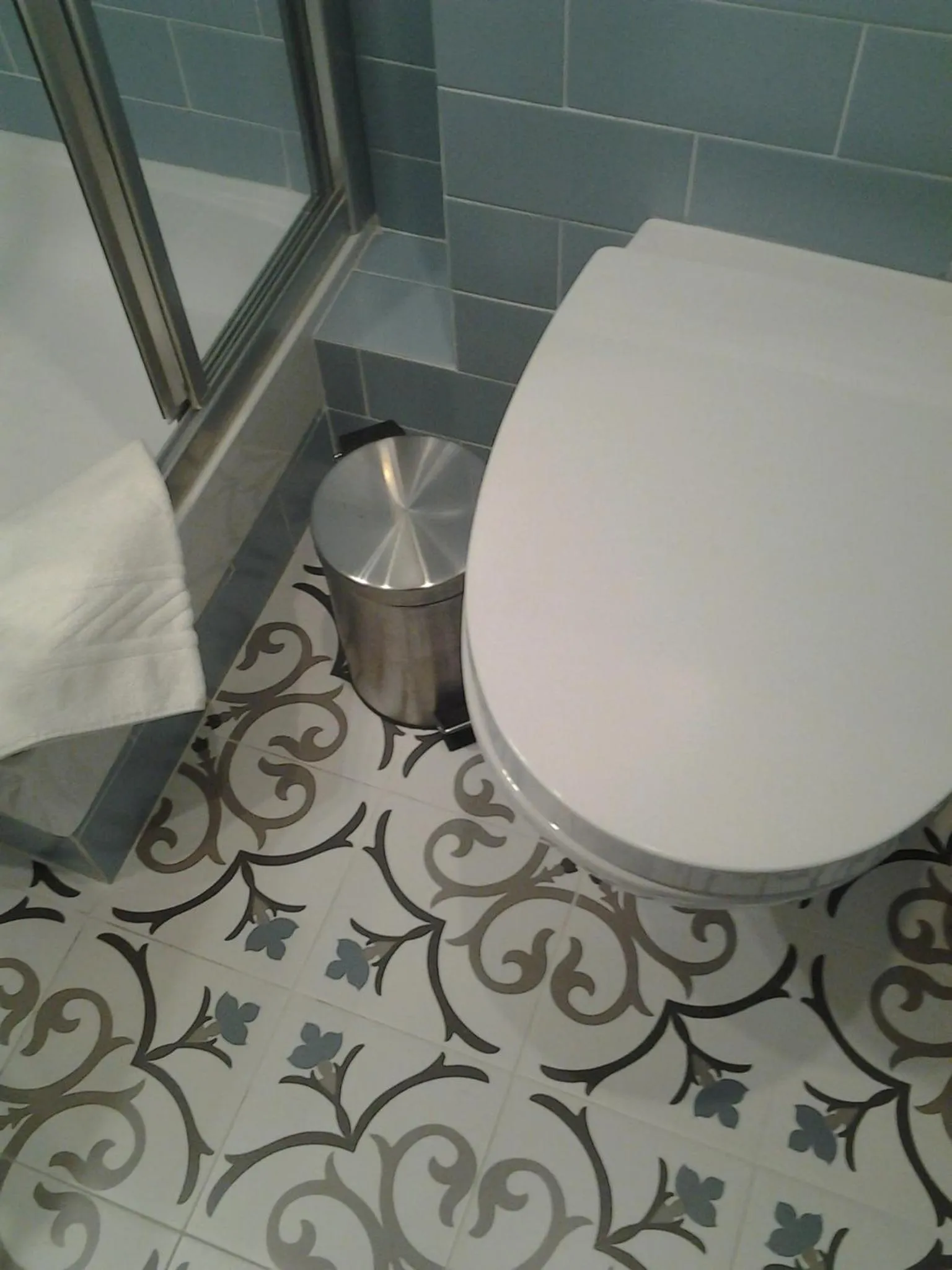 Toilet in Sincerely Lisboa