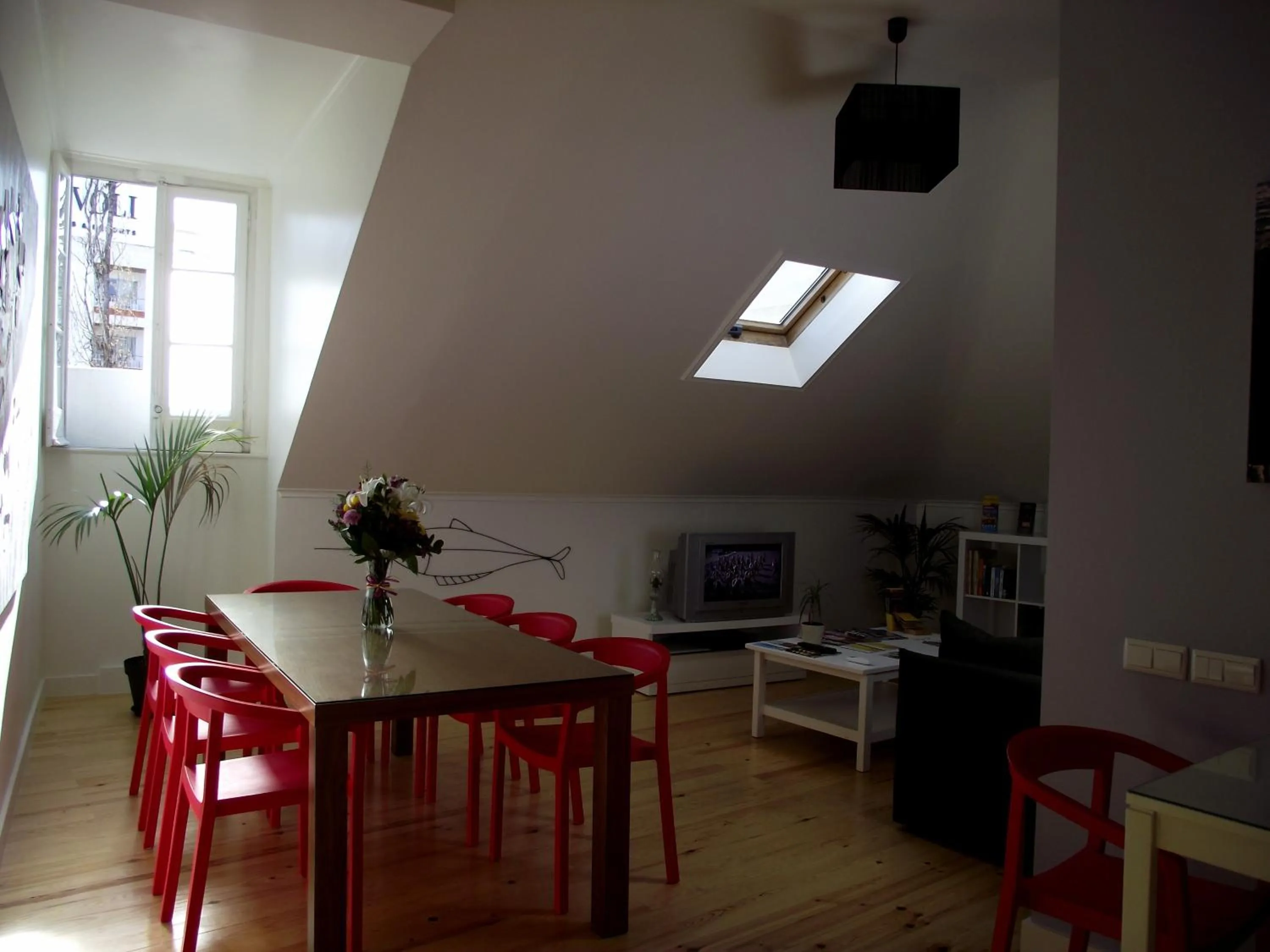 Communal lounge/ TV room in Sincerely Lisboa