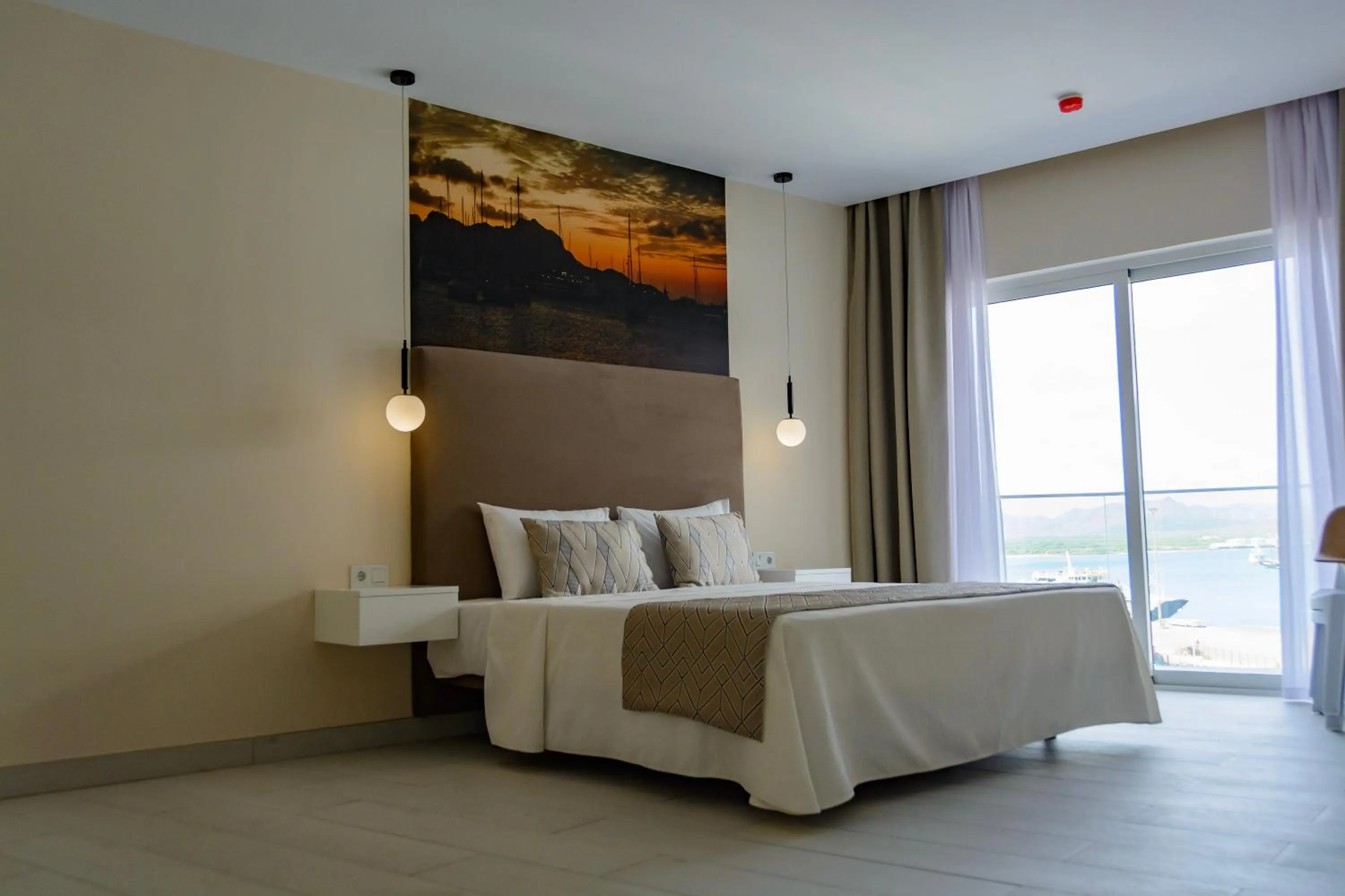 Bedroom in Ouril Mindelo