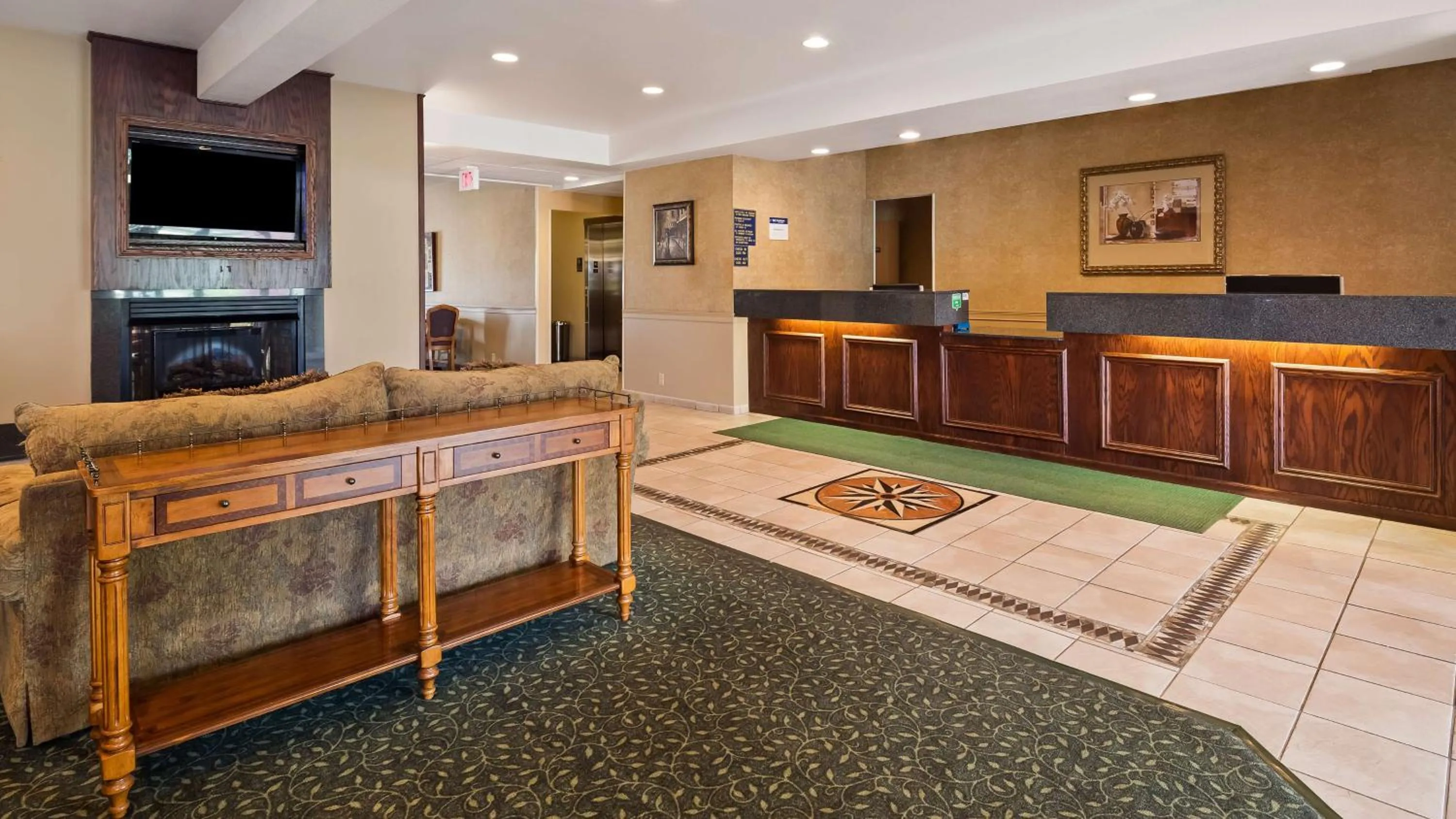 Lobby or reception in Best Western Penn-Ohio Inn & Suites