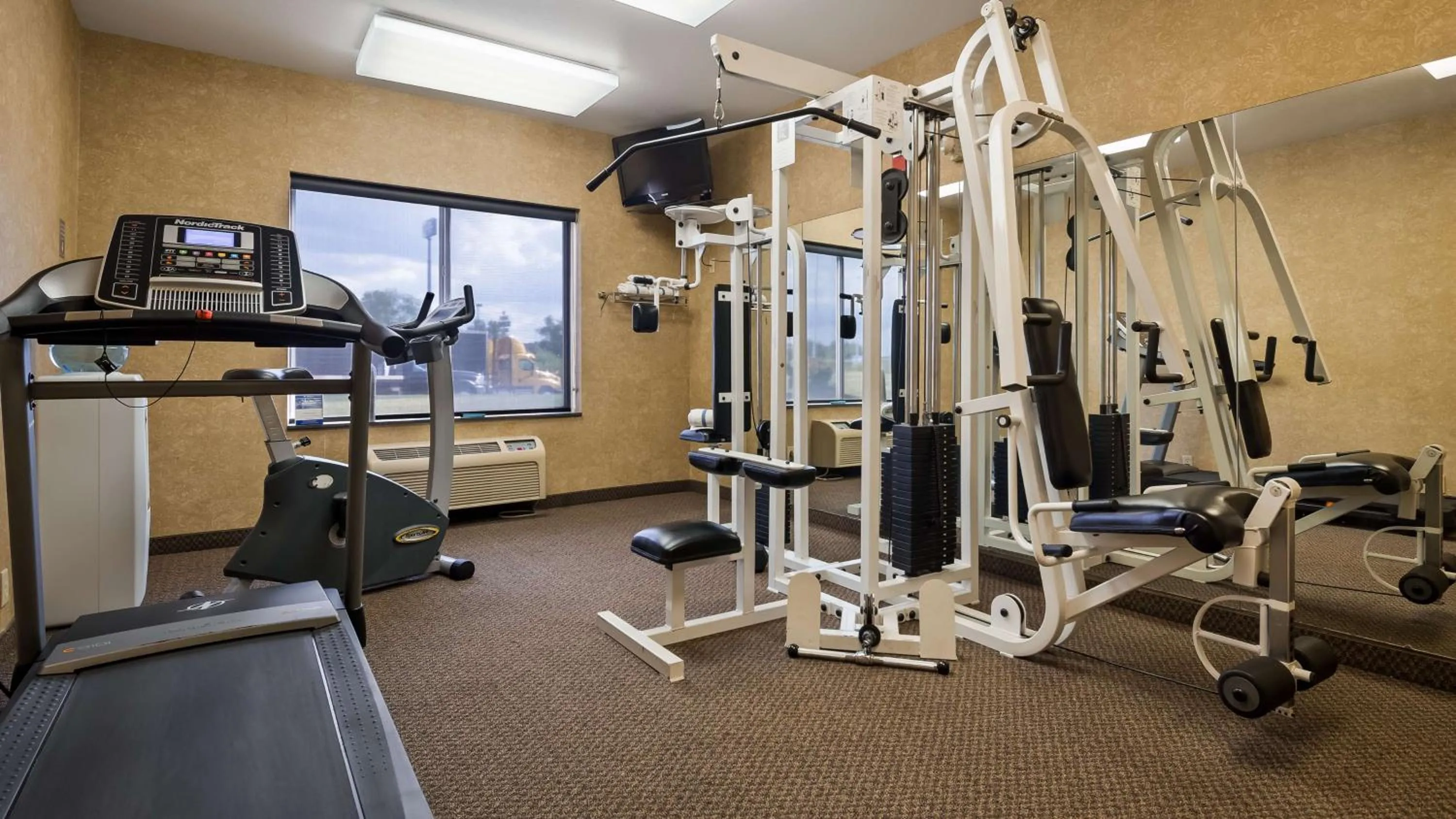 Fitness centre/facilities in Best Western Penn-Ohio Inn & Suites
