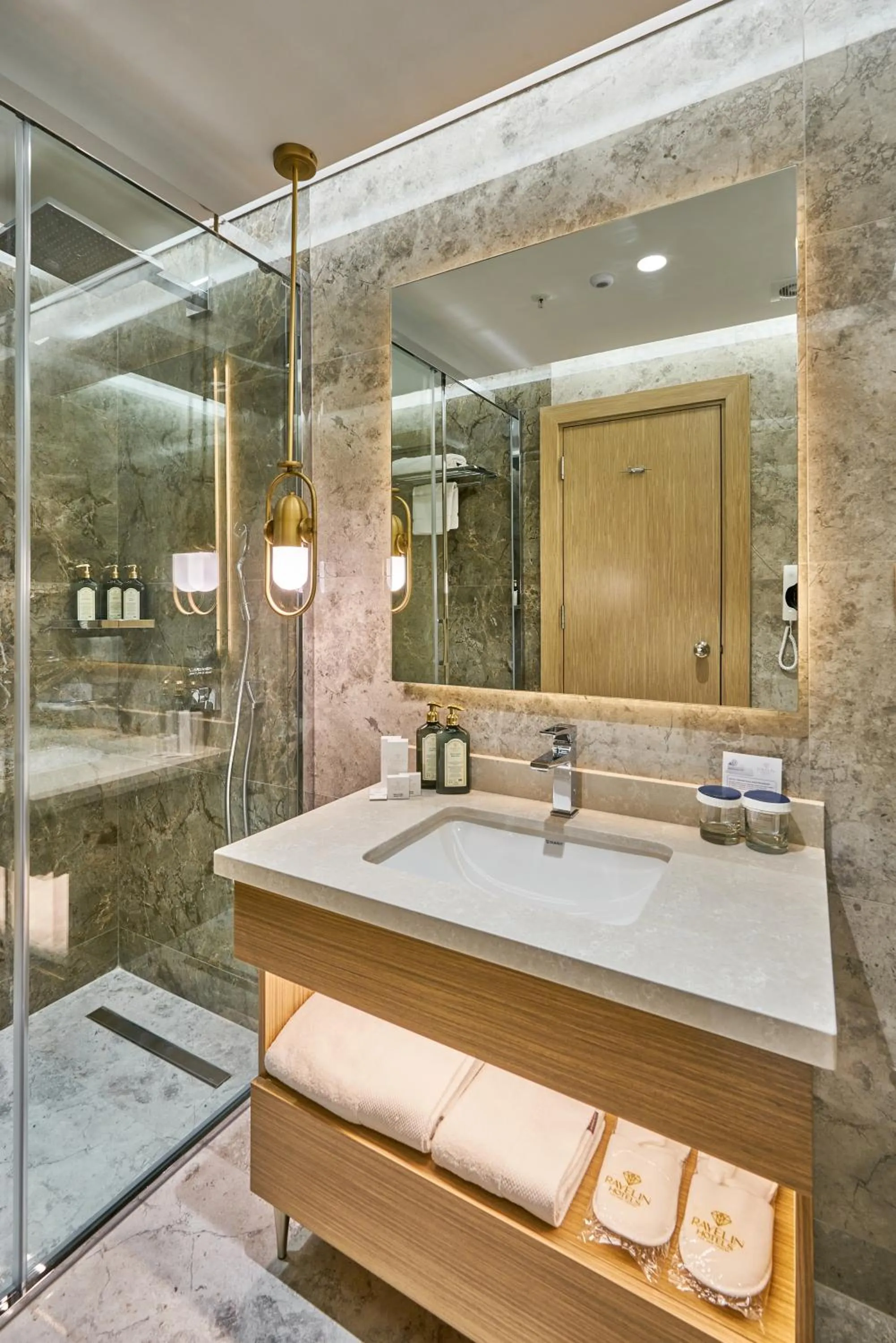 Shower in Rayelin Hotel Istanbul Old City