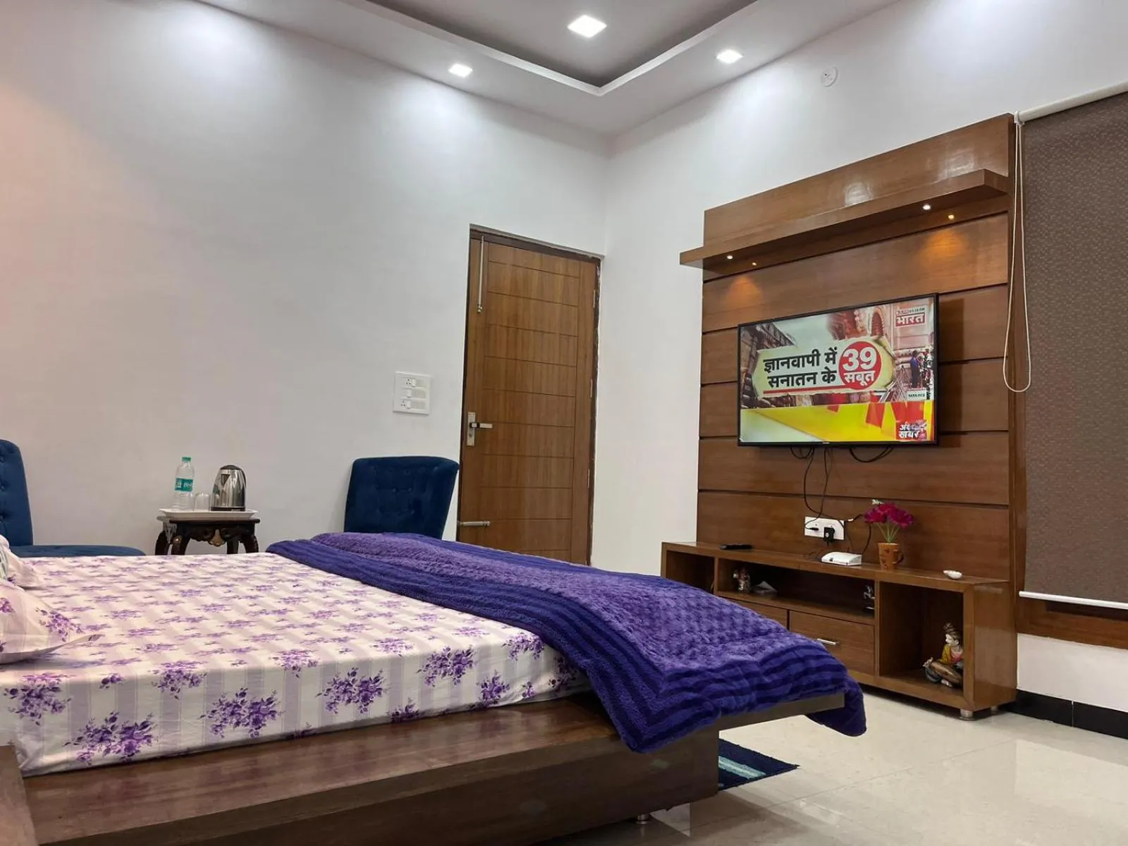 Standard King Room in Shreshth Home Stay - Best Family Accommodation - 3km from Har Ki Pauri, Haridwar, Uttarakhand