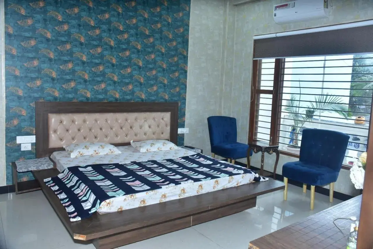 Family Room in Shreshth Home Stay - Best Family Accommodation - 3km from Har Ki Pauri, Haridwar, Uttarakhand Family Room in Shreshth Home Stay - Best Family Accommodation - 3km from Har Ki Pauri, Haridwar, Uttarakhand