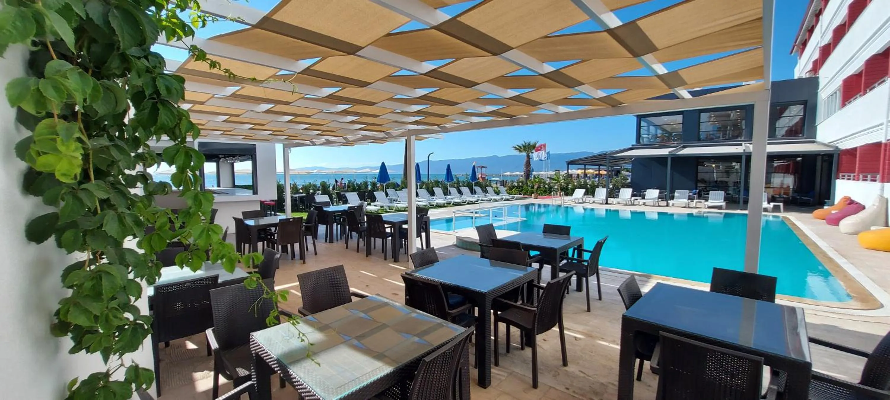 Swimming pool in Blue Port Hotel