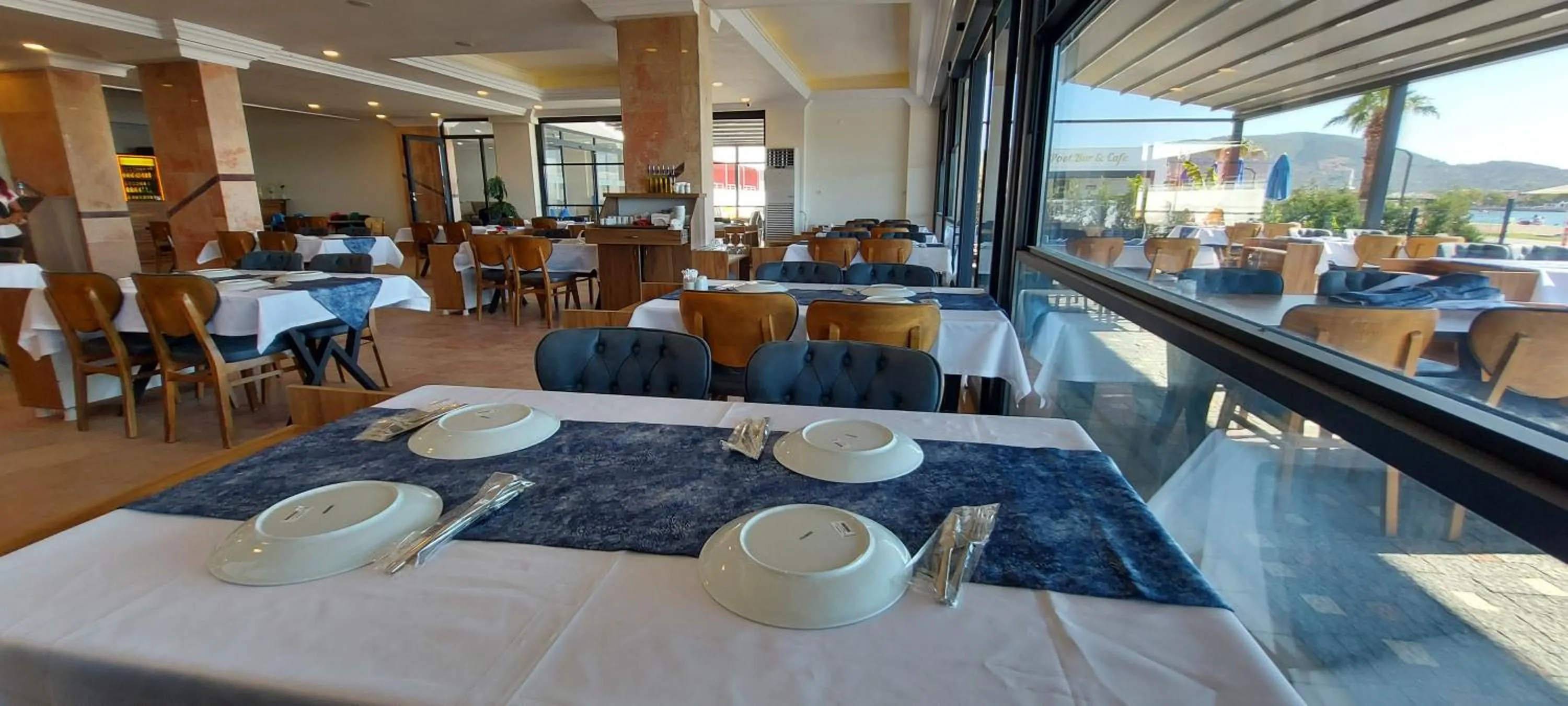 Restaurant/places to eat in Blue Port Hotel