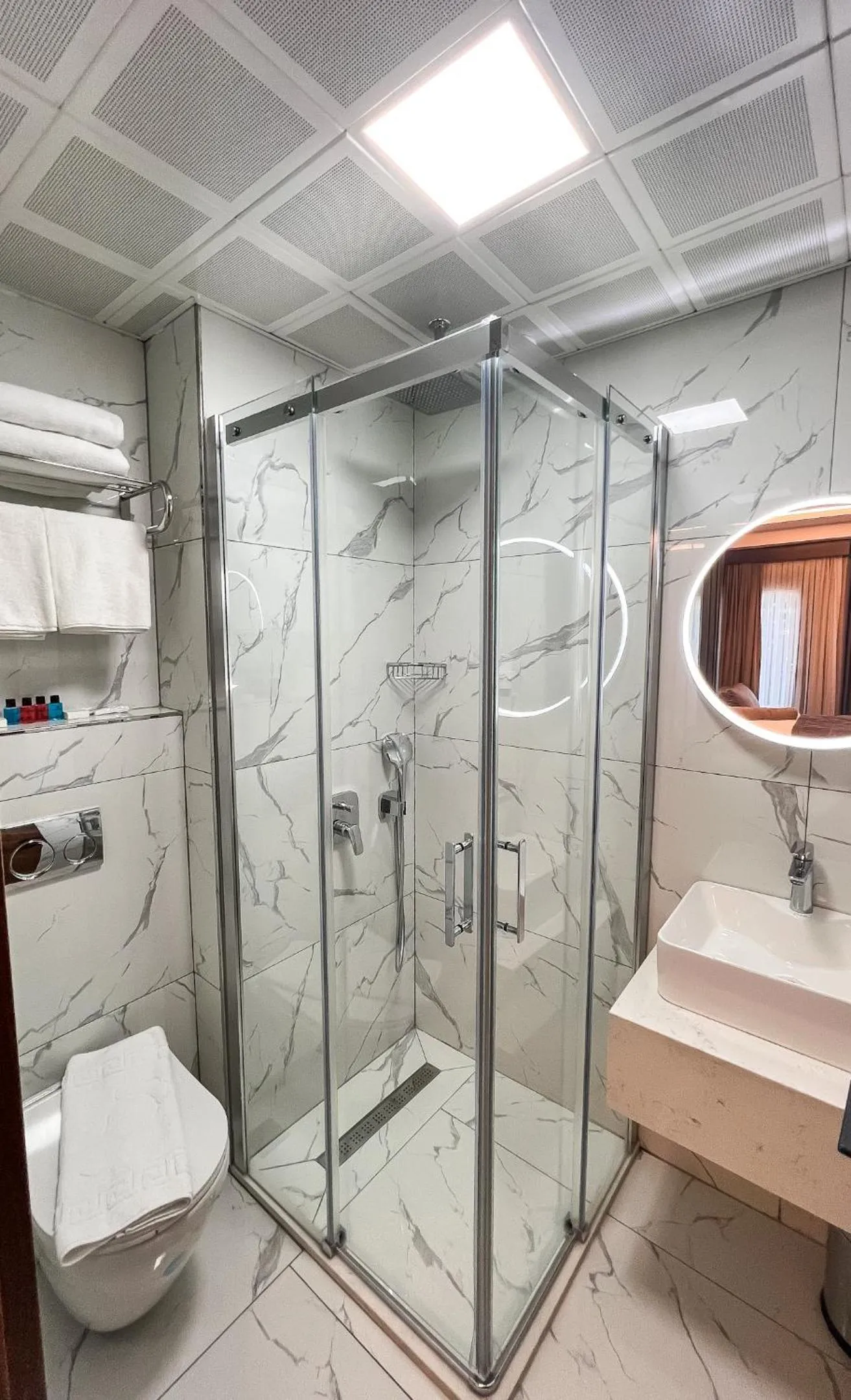 Shower in THE PARK HOTEL