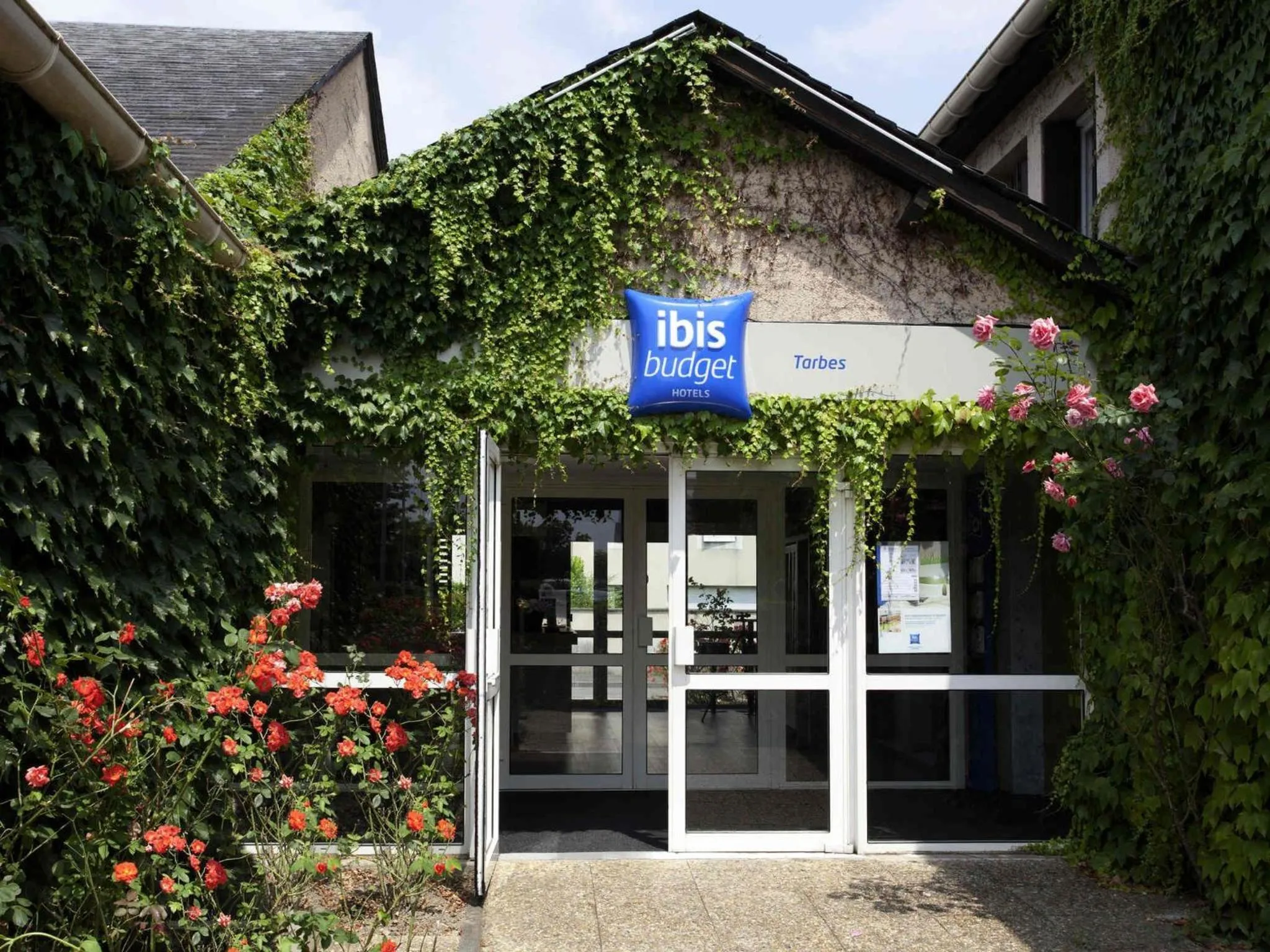 Property building in IBIS Budget Tarbes