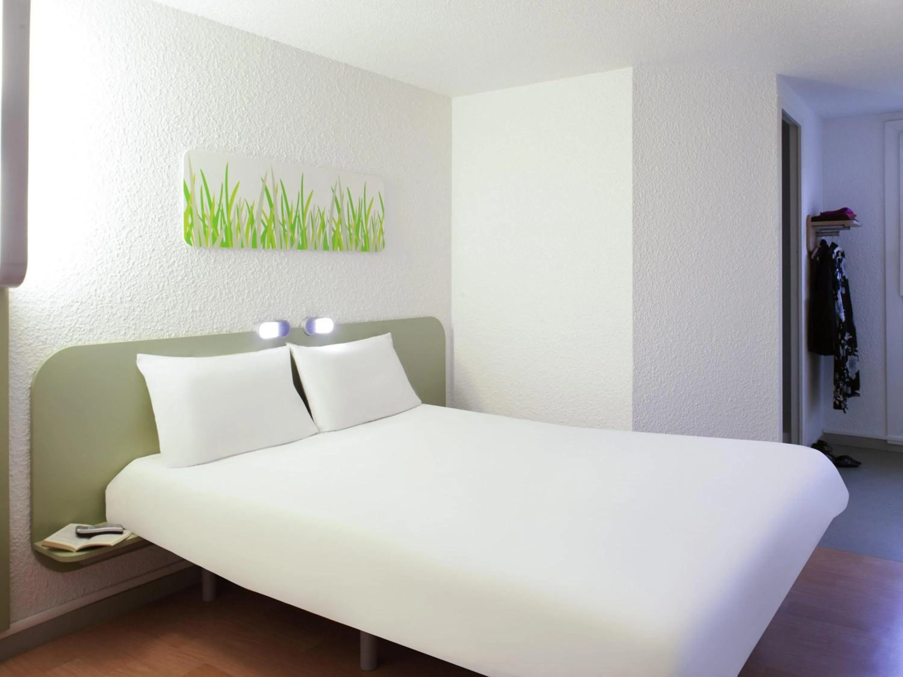 Bedroom, Bed in IBIS Budget Tarbes