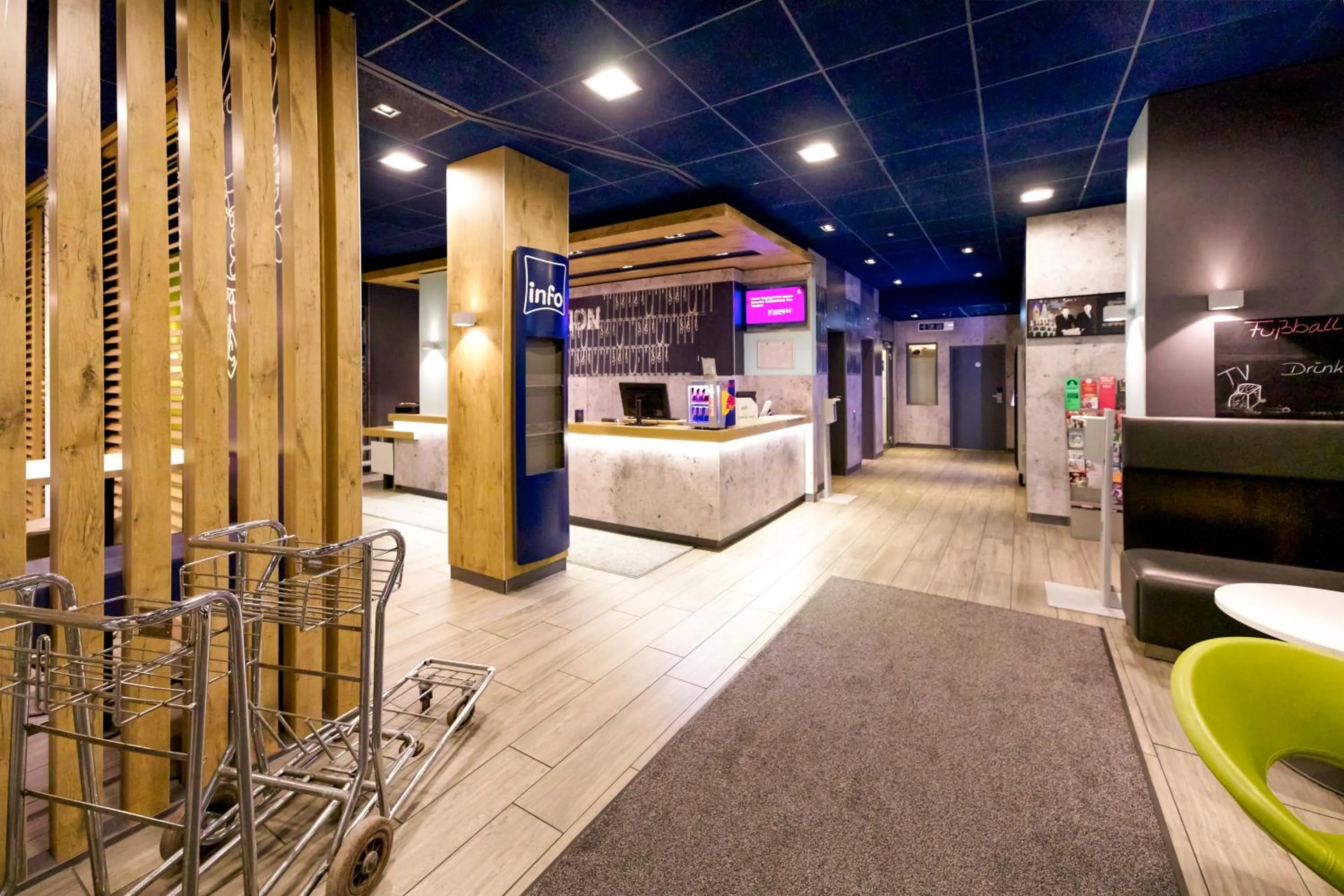 Lobby or reception, Bed in Ibis budget Berlin Potsdamer Platz