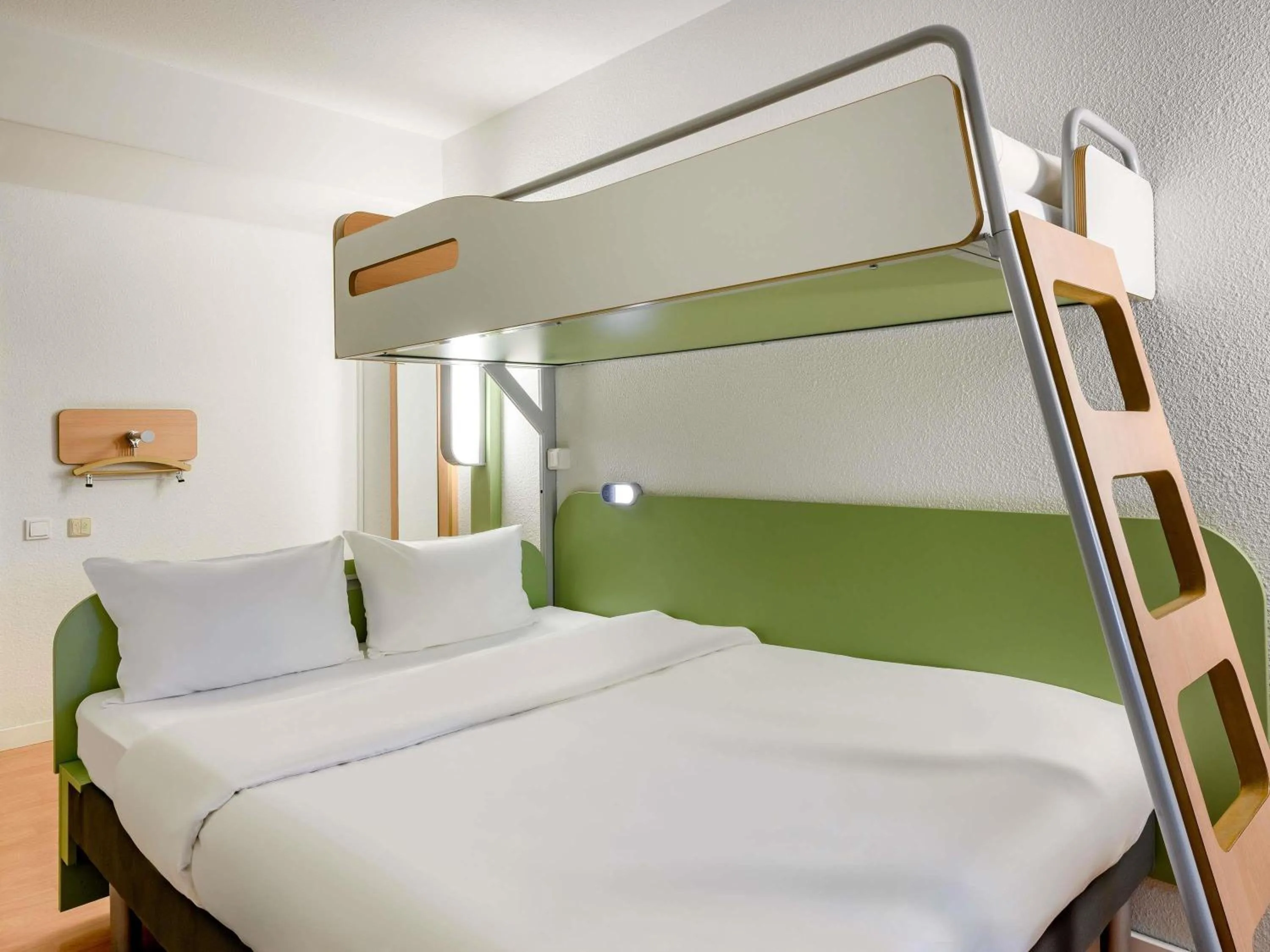Bedroom, Bed in Ibis budget Berlin Potsdamer Platz