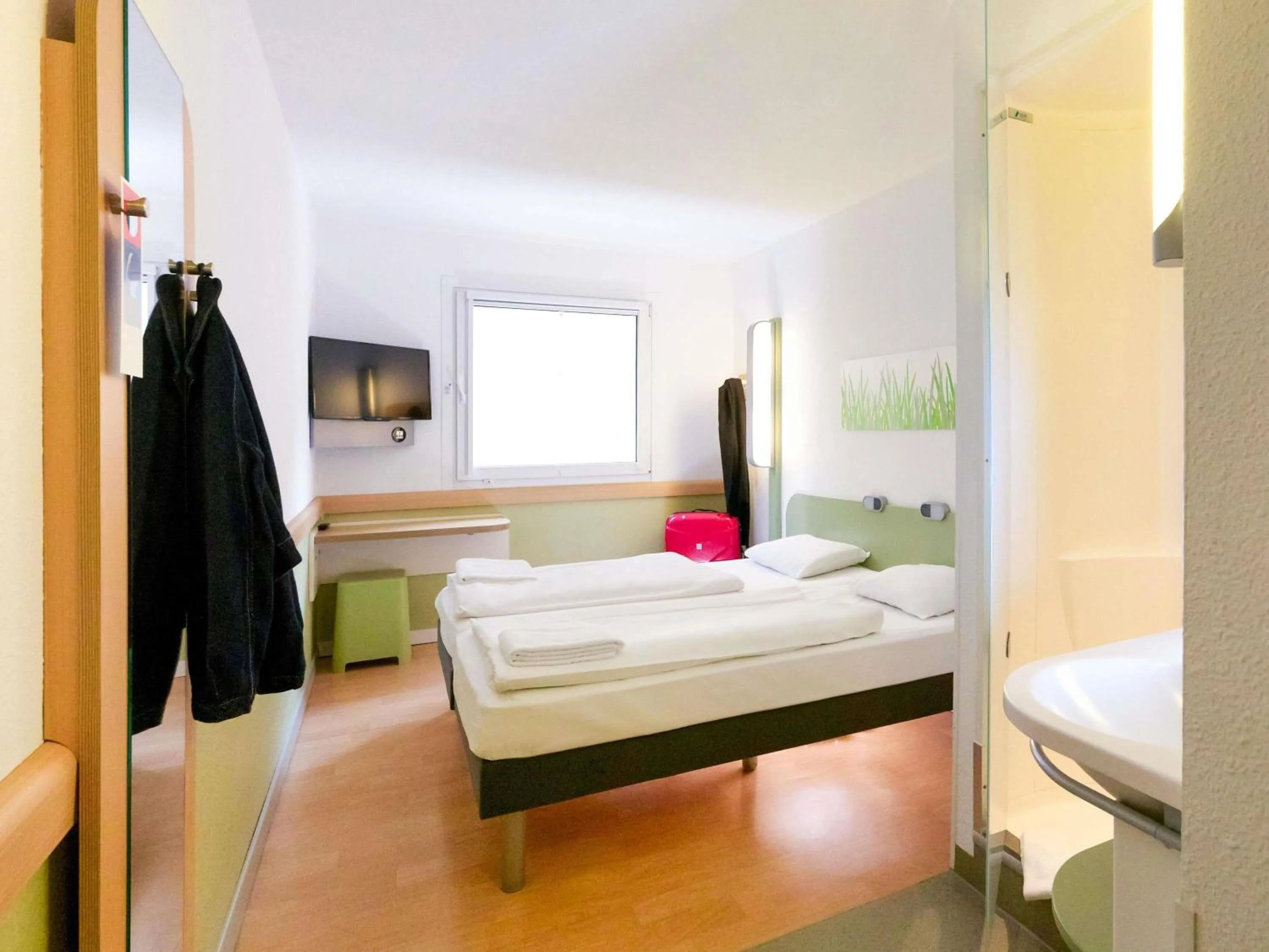 Bedroom, Bed in Ibis budget Berlin Potsdamer Platz