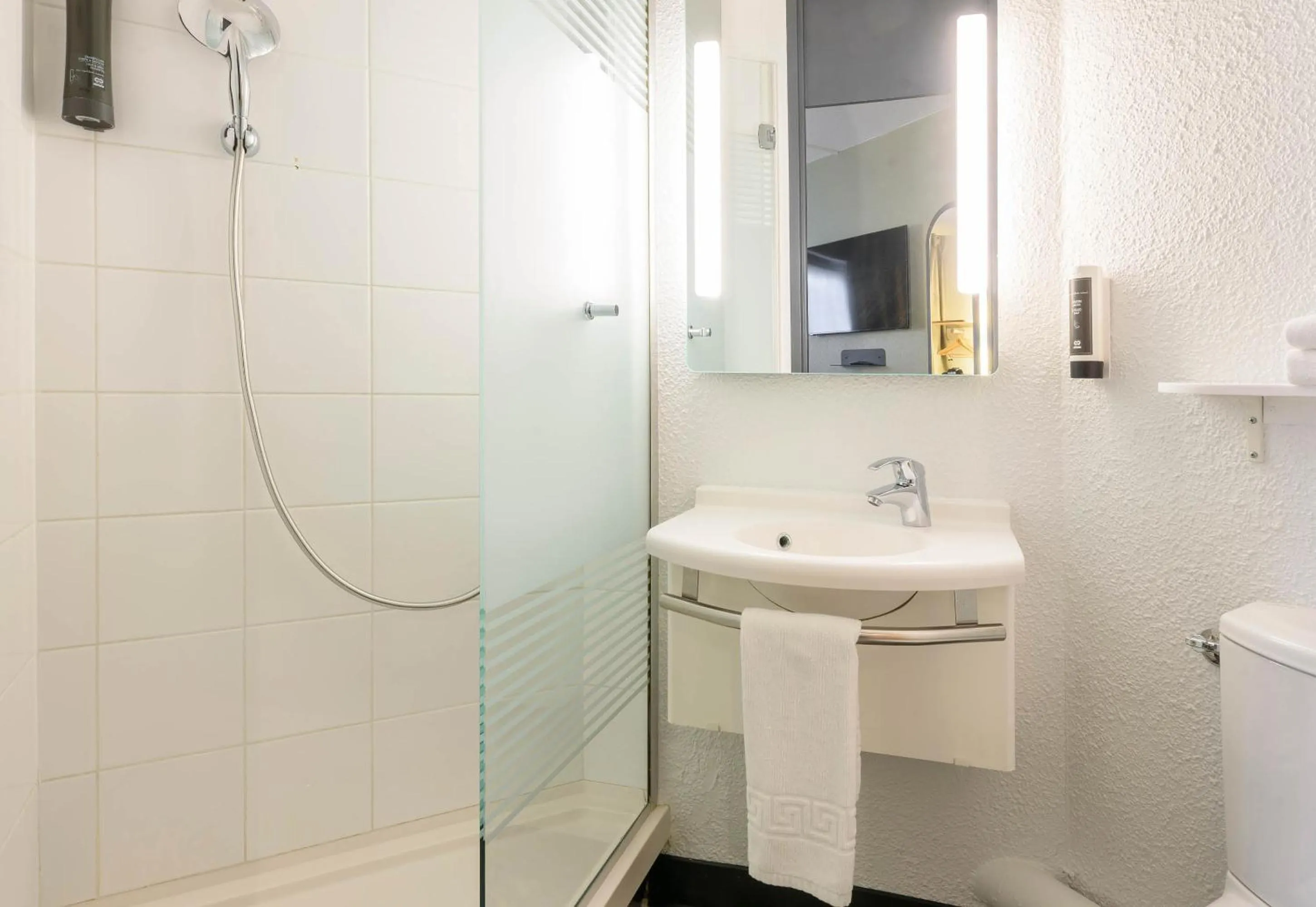 Bathroom in B&B HOTEL Toulouse Cité de l'Espace Gonord