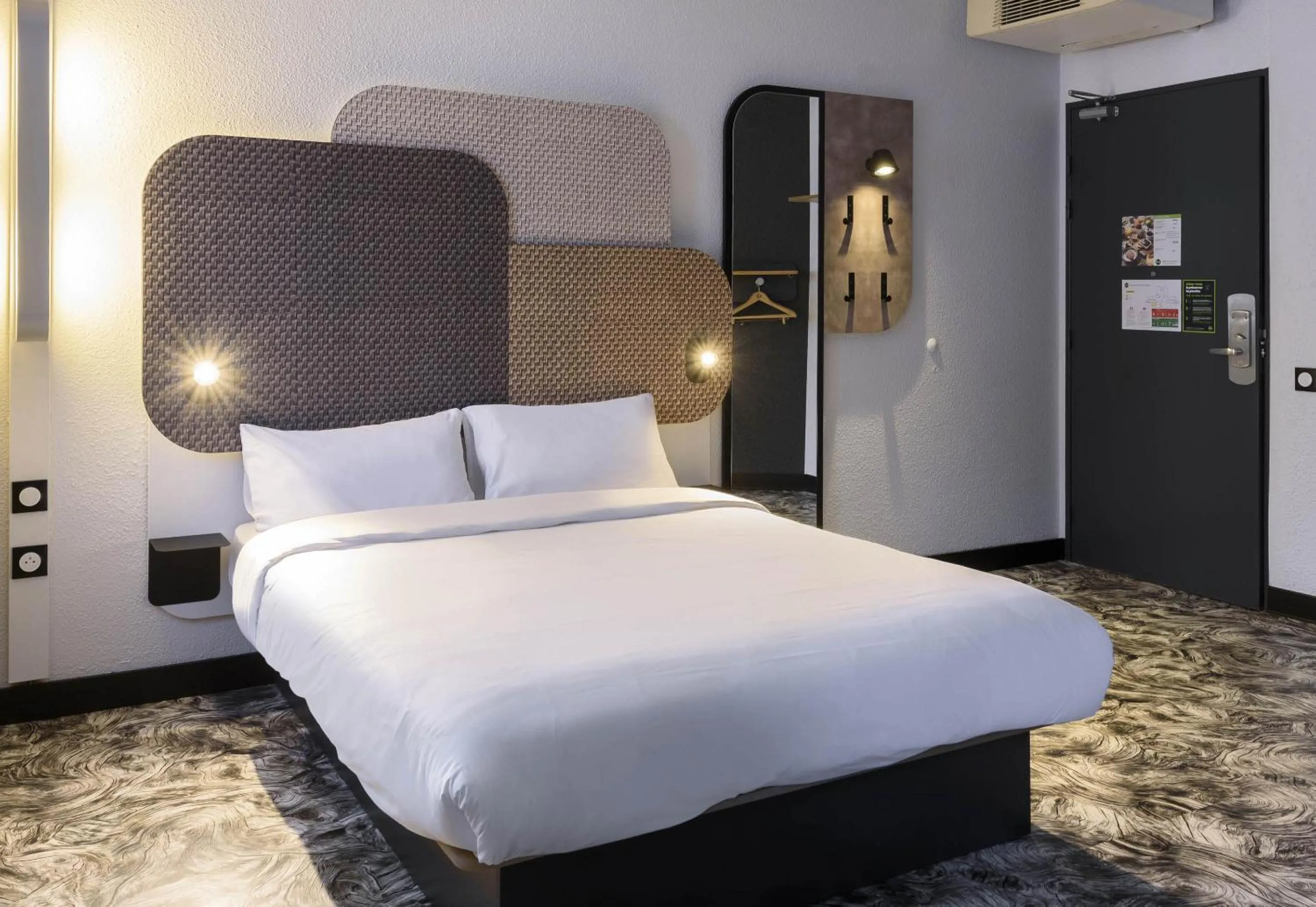 Bedroom, Bed in B&B HOTEL Toulouse Cité de l'Espace Gonord