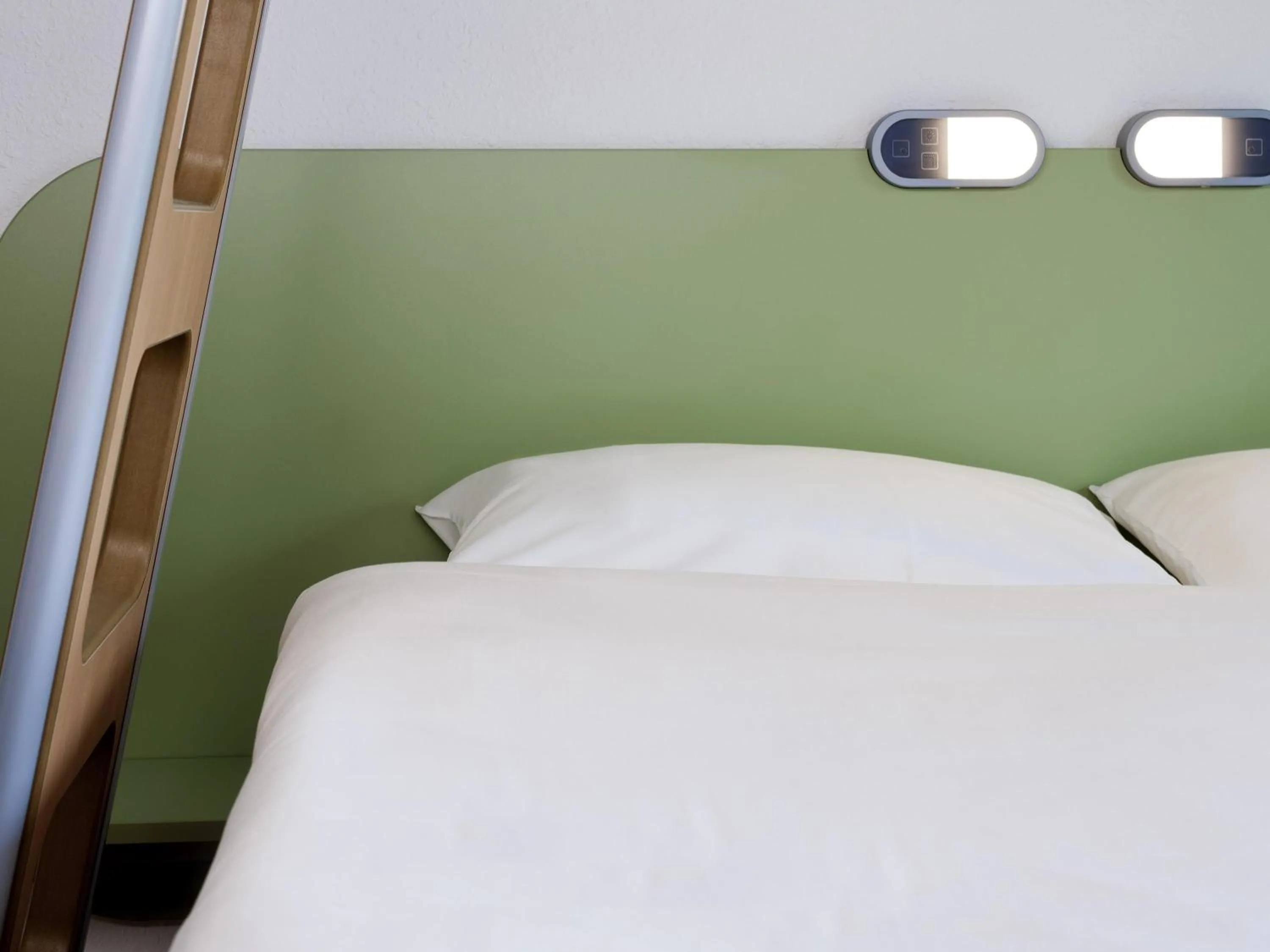 Bedroom, Bed in Ibis budget Koeln Messe