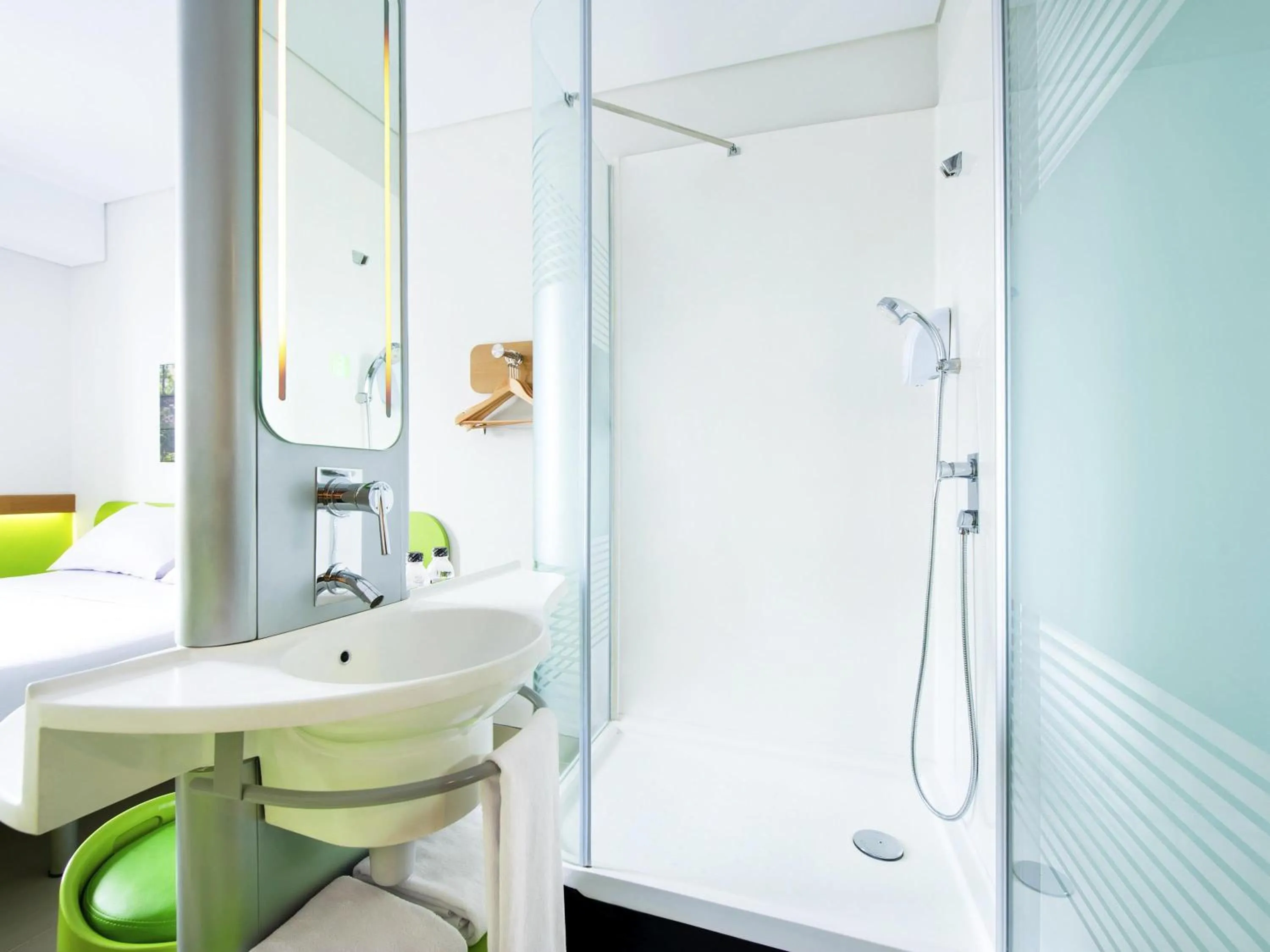 Bedroom in Ibis budget Koeln Messe