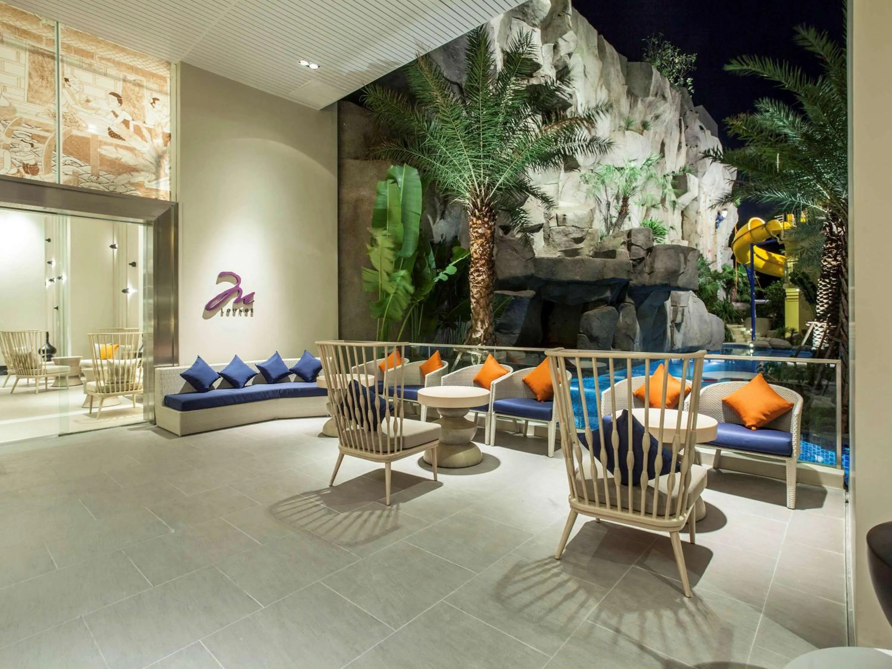 Restaurant/places to eat in Mercure Pattaya Ocean Resort