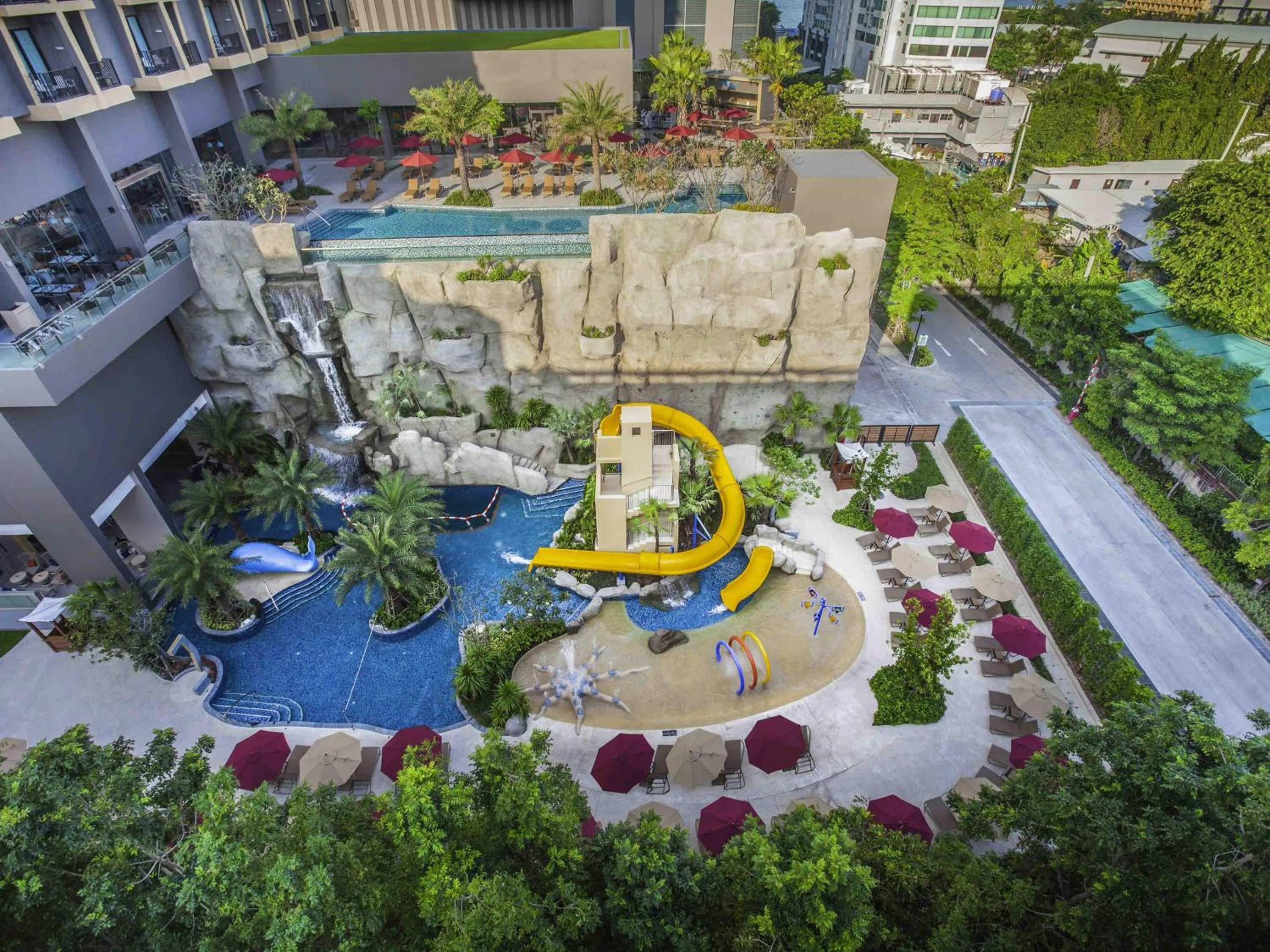 Property building in Mercure Pattaya Ocean Resort
