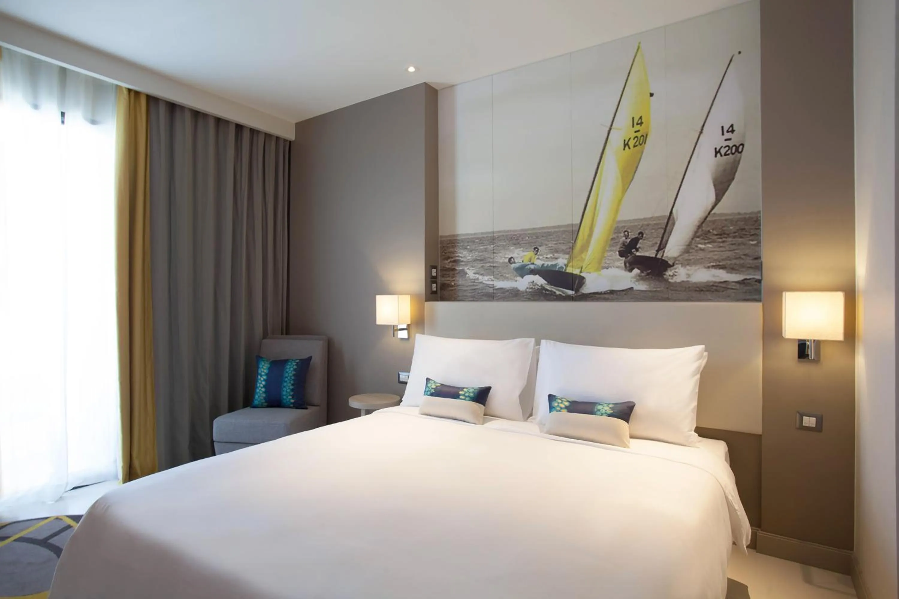 Bed in Mercure Pattaya Ocean Resort