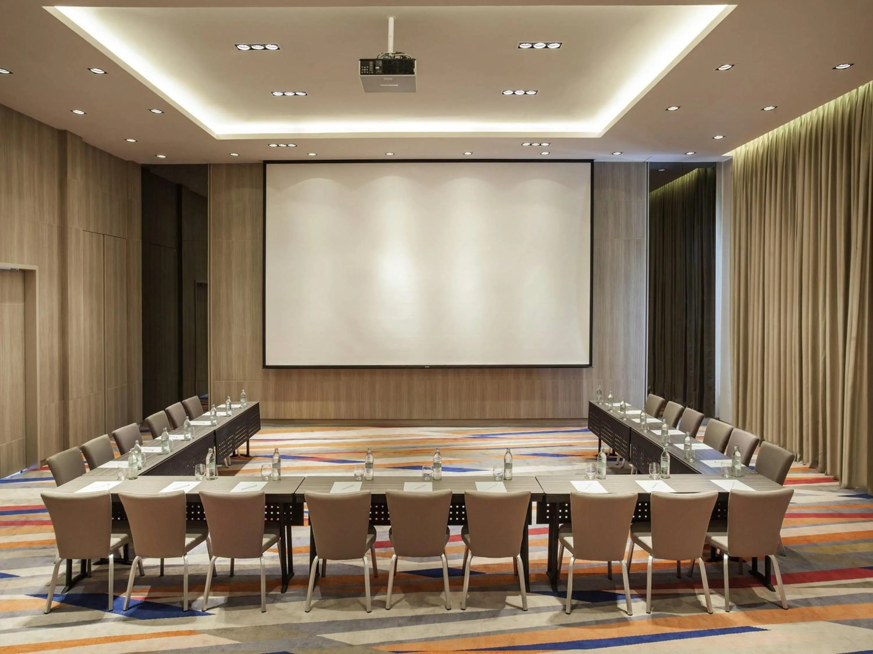 Meeting/conference room in Mercure Pattaya Ocean Resort