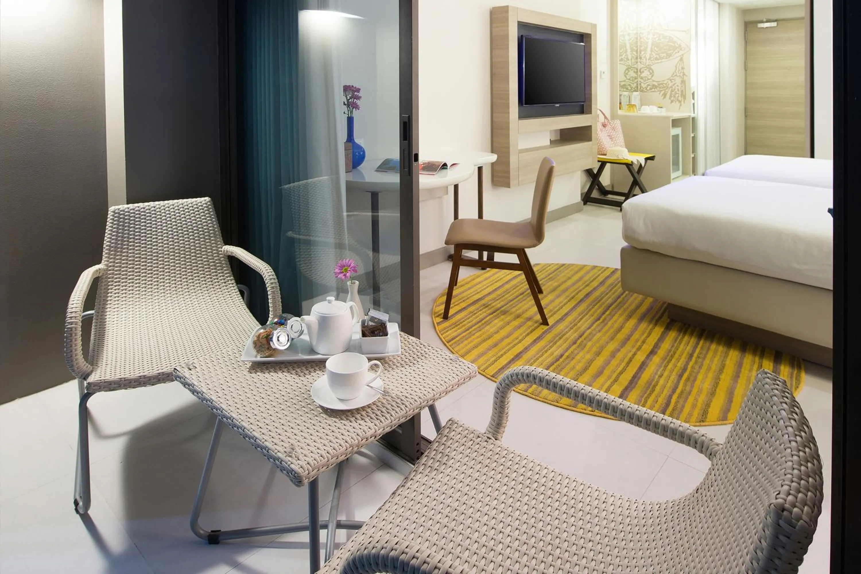 Balcony/Terrace, Bed in Mercure Pattaya Ocean Resort