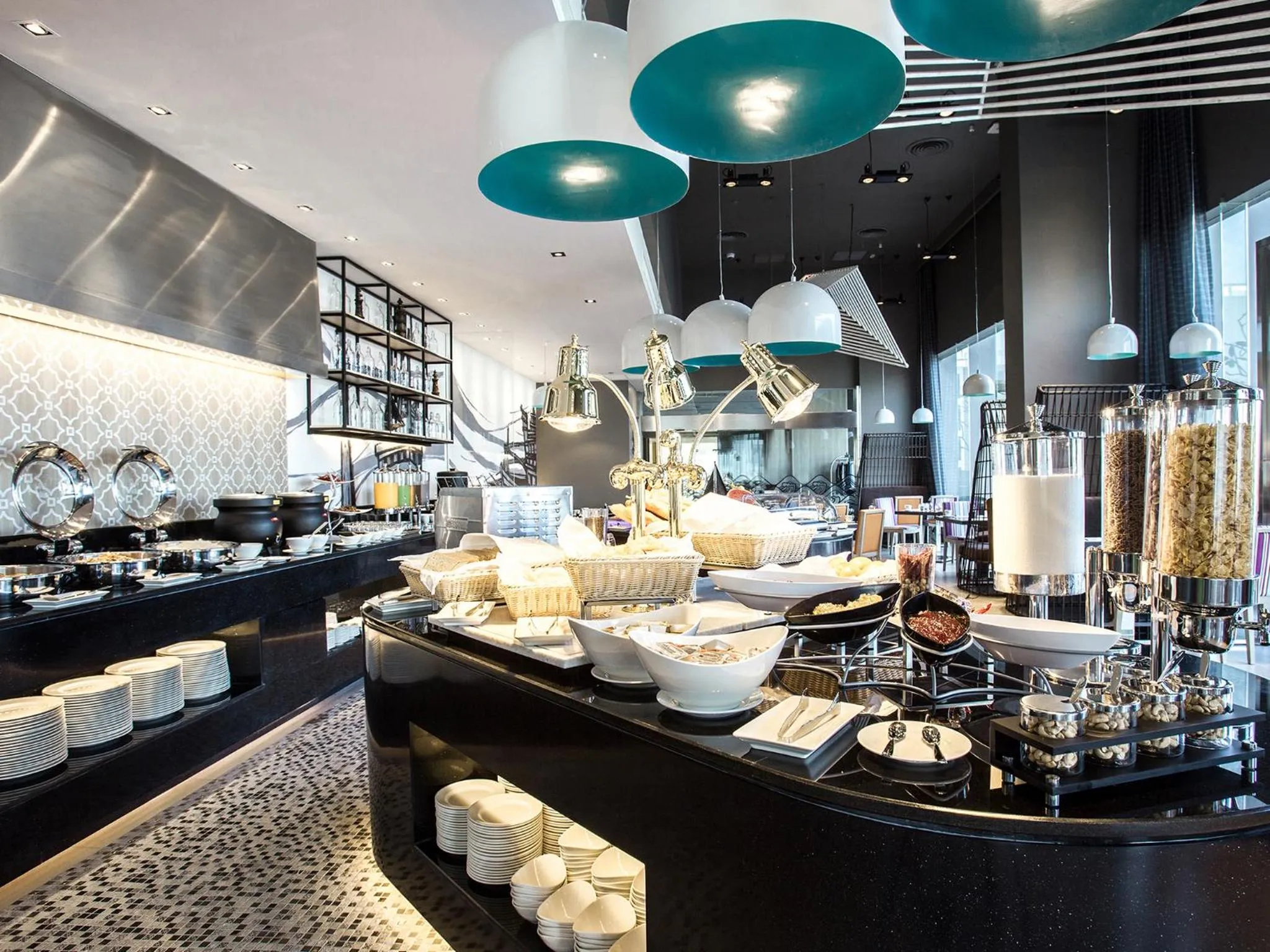 Restaurant/places to eat in Mercure Pattaya Ocean Resort