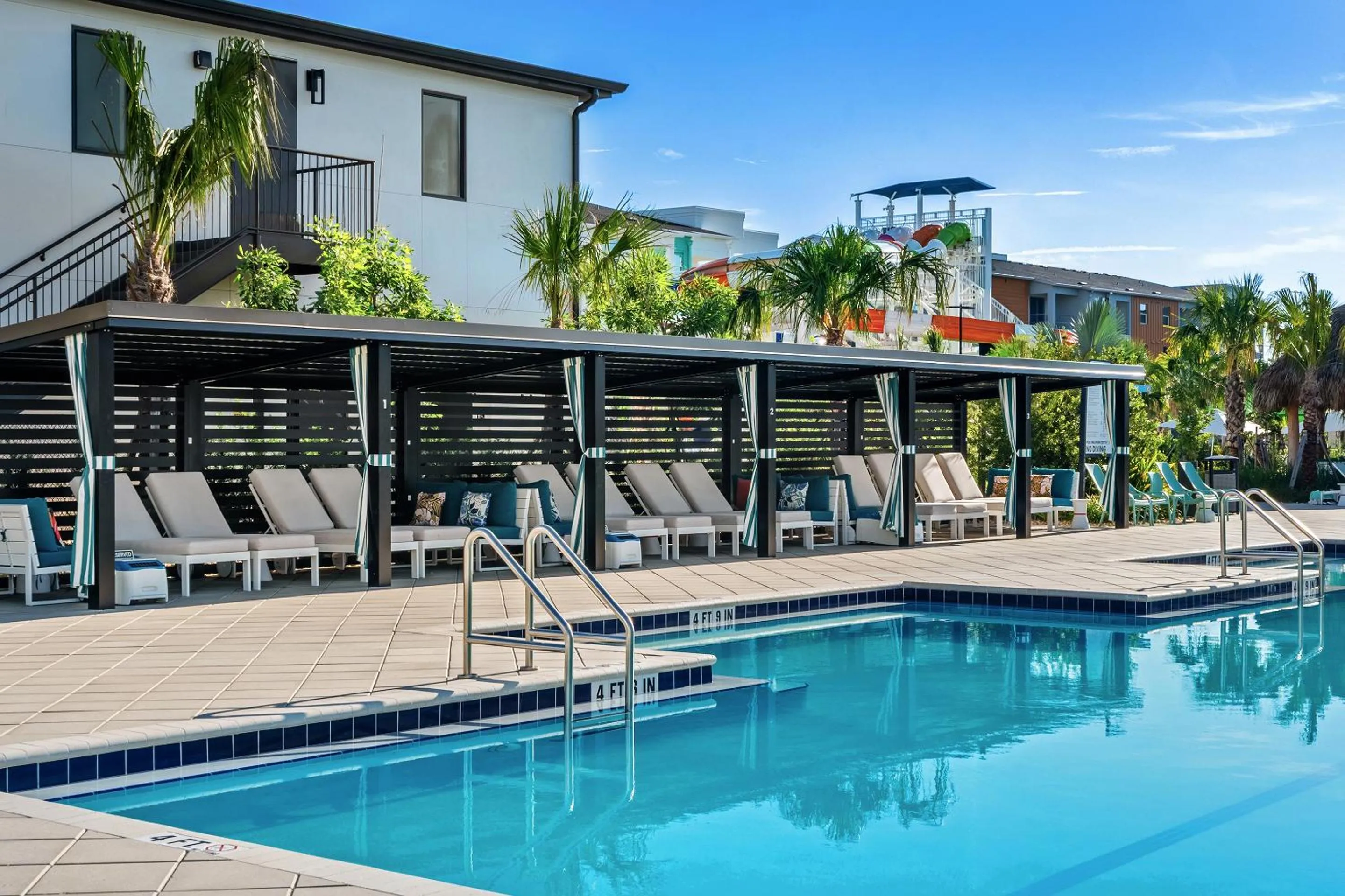 Swimming pool in Villatel Orlando Resort