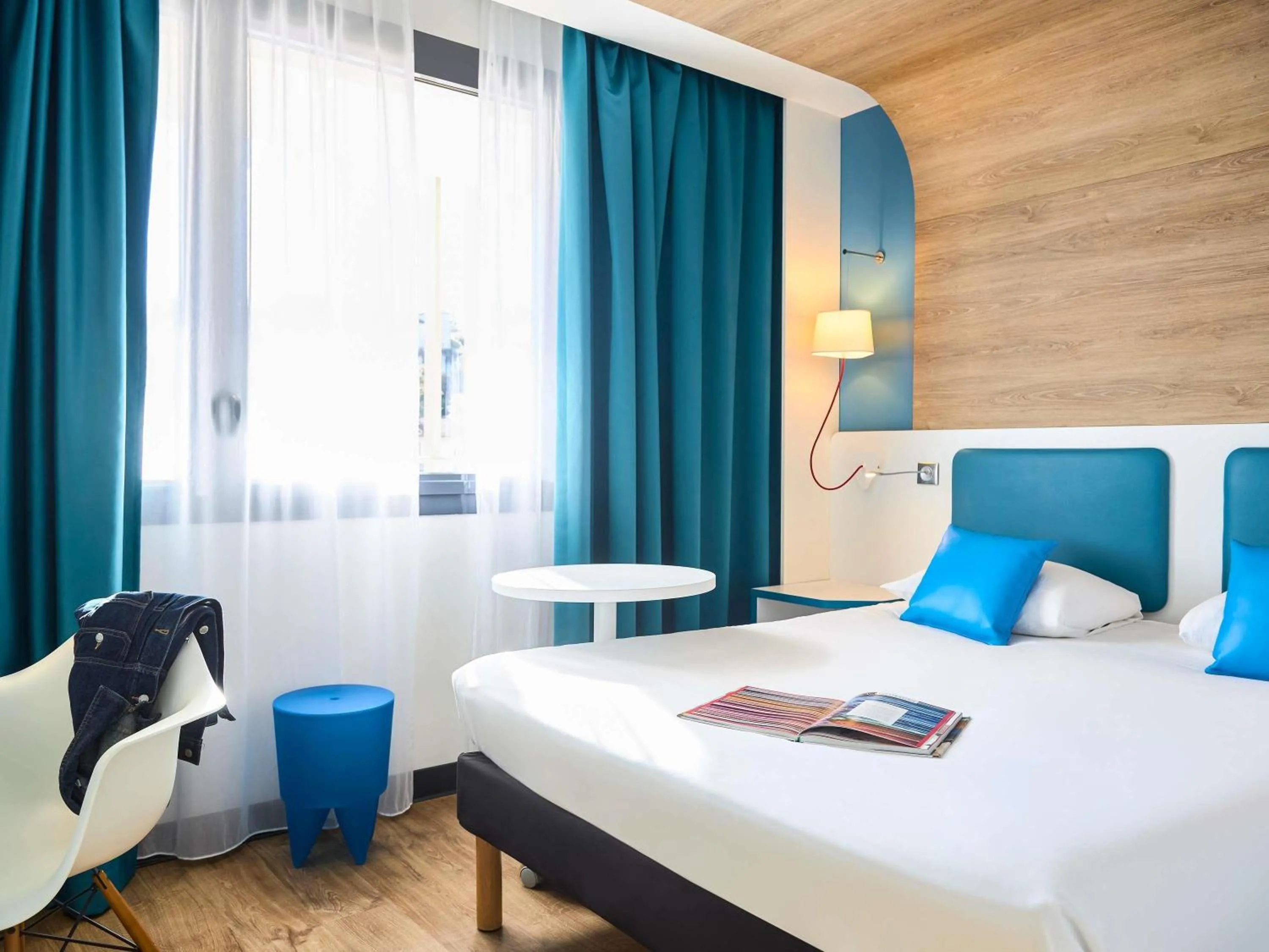 Bedroom, Bed in ibis Styles Montelimar Centre