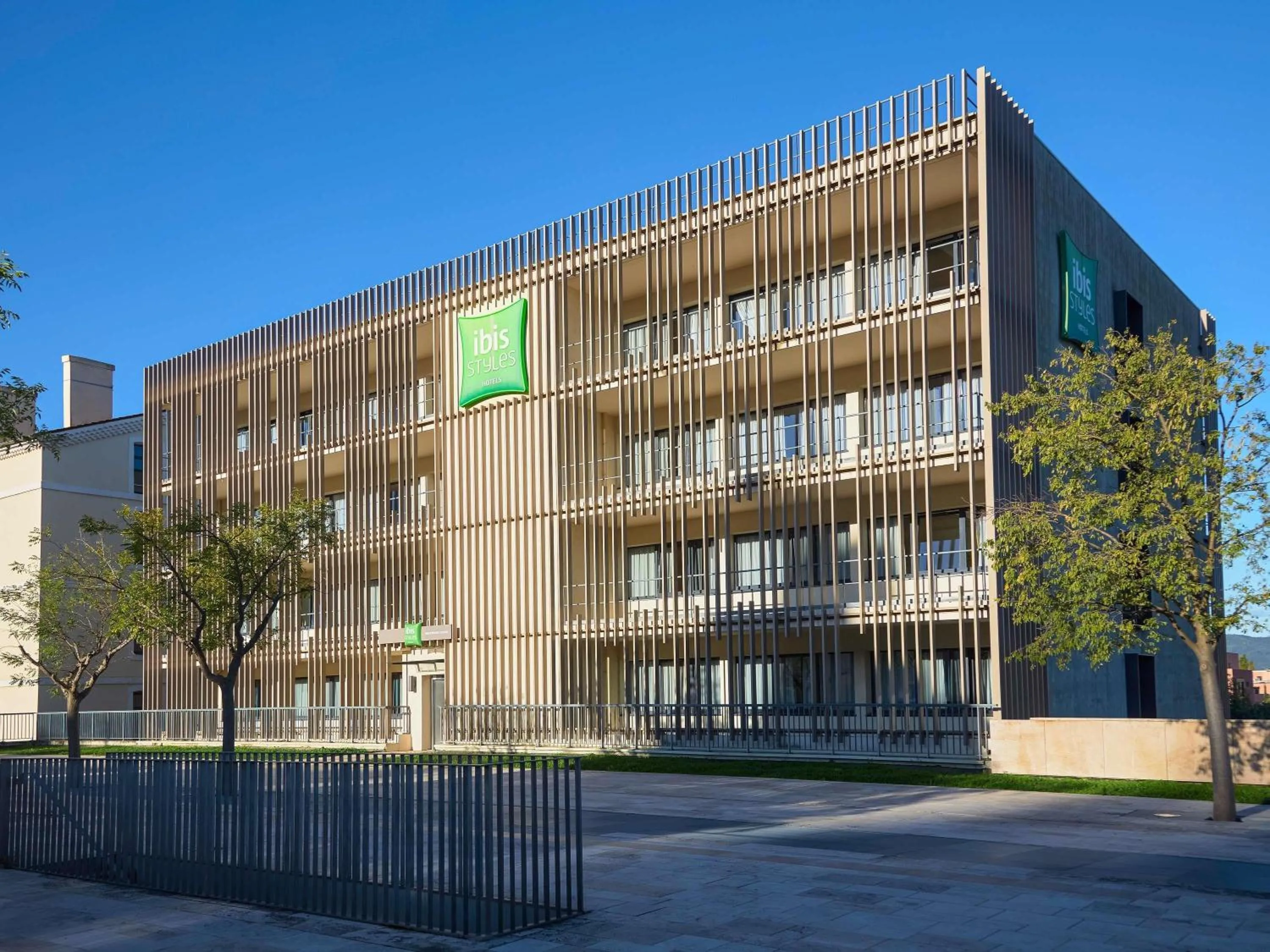 Property building in ibis Styles Montelimar Centre