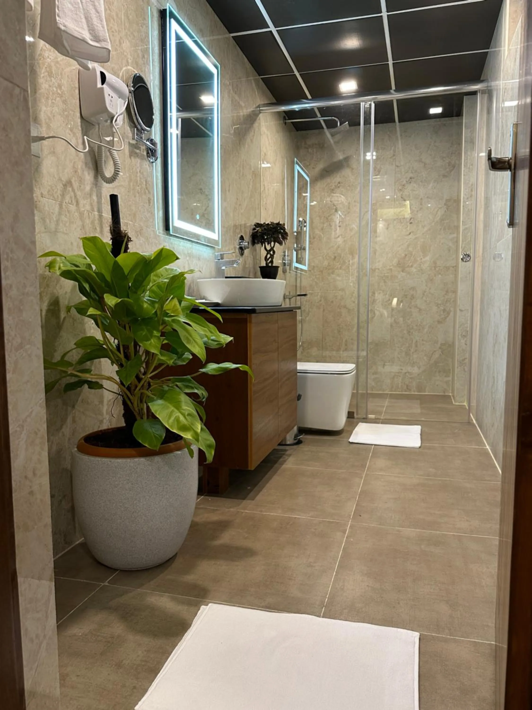 Shower in ROYAL ACE LUXUR