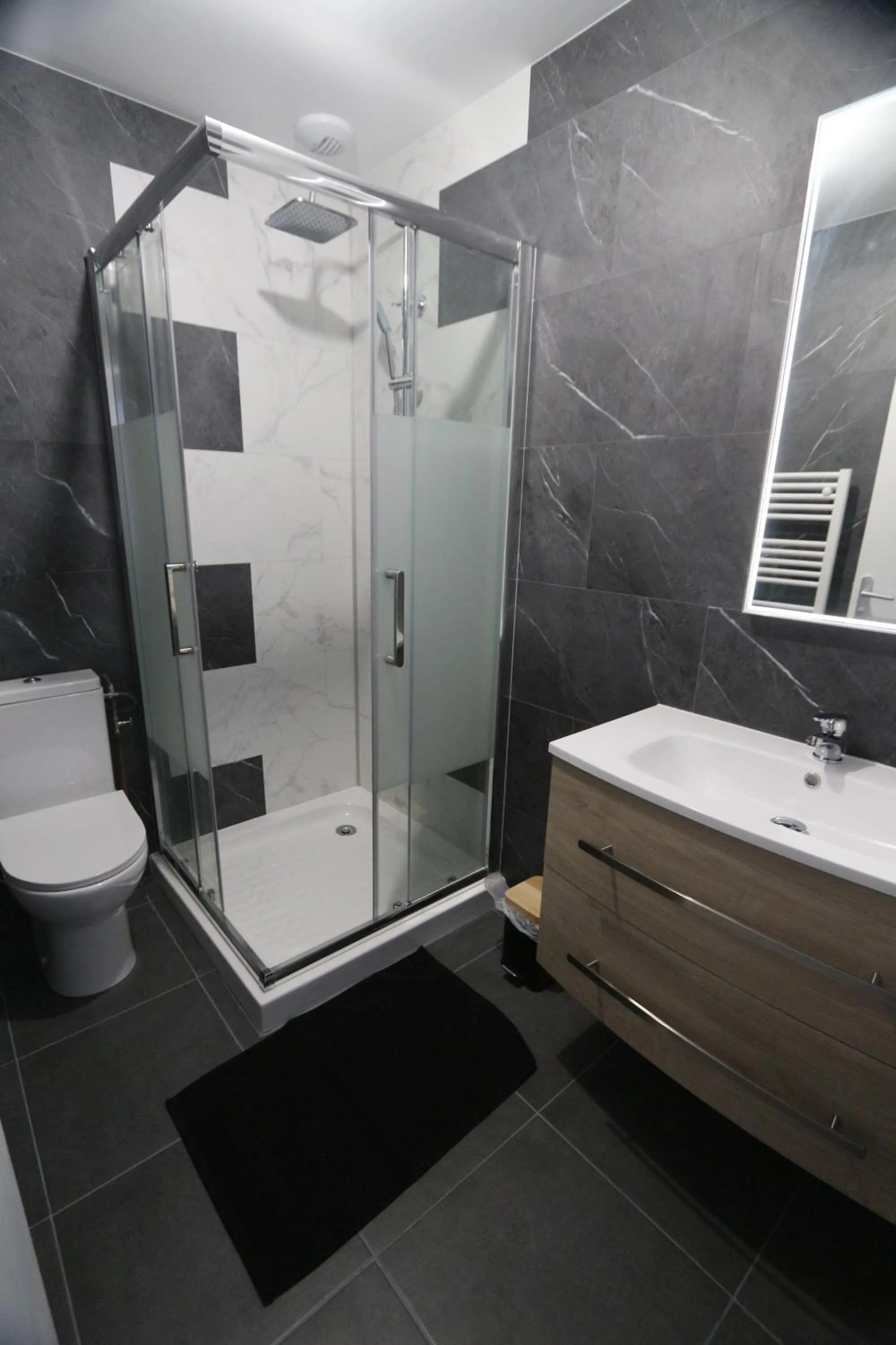 Shower in Appart hotel Cholet Carteron