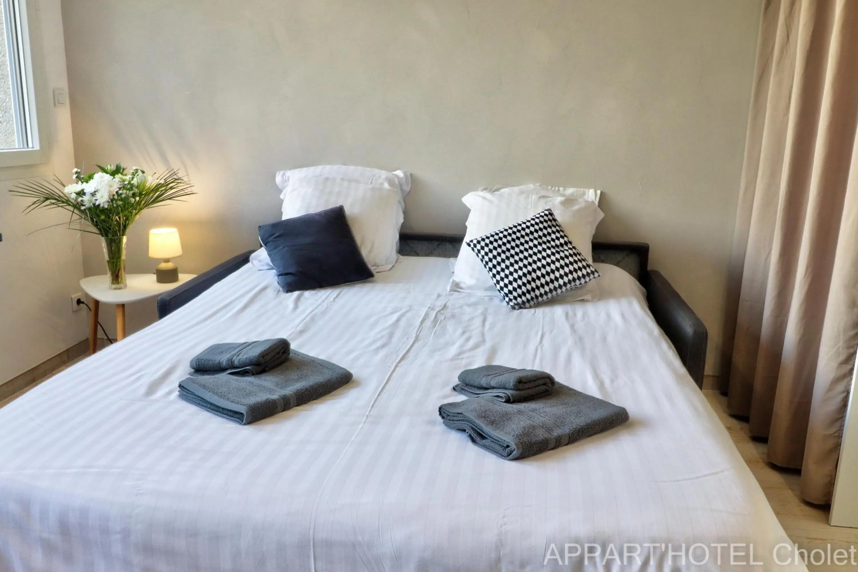 Bed in Appart hotel Cholet Carteron