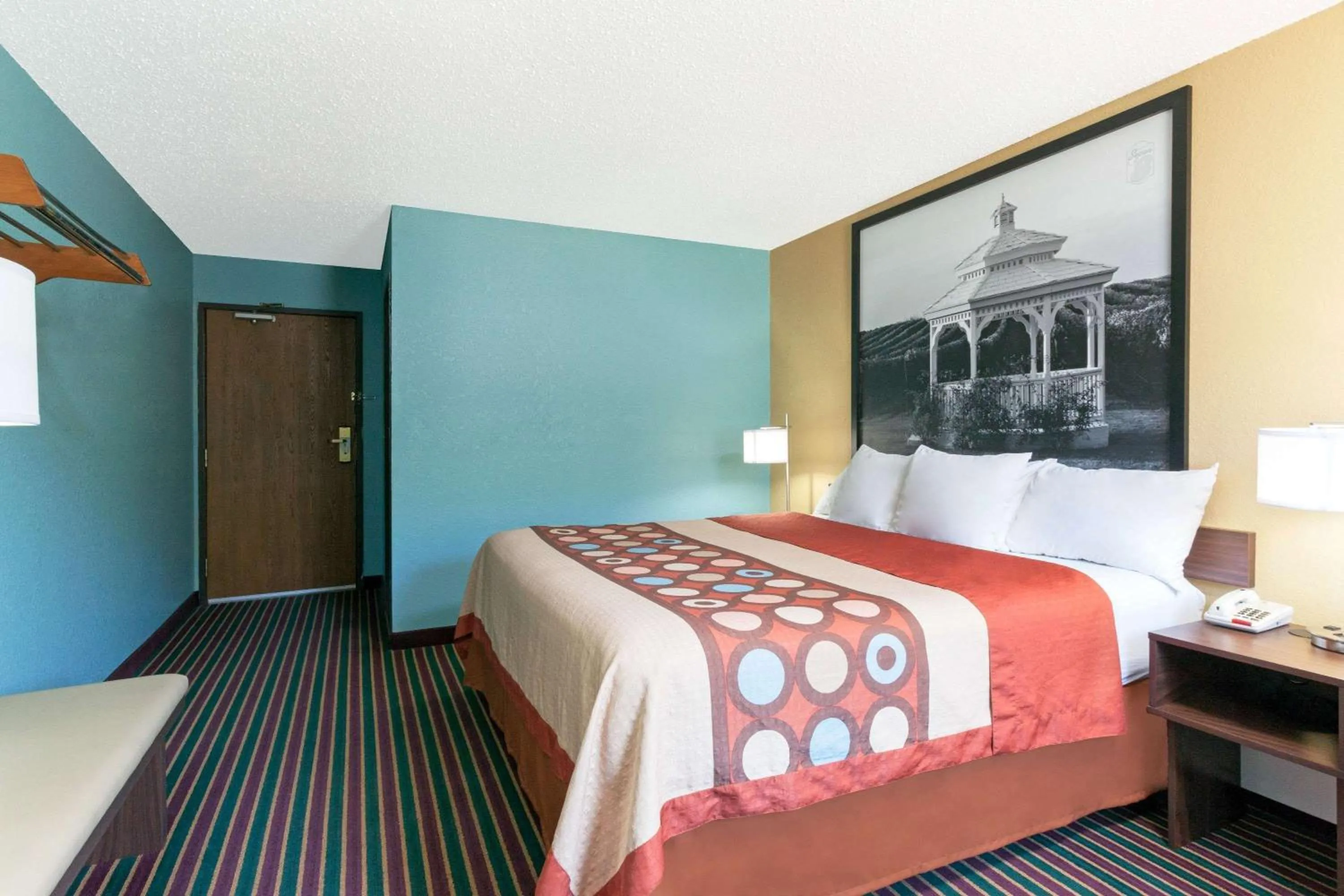 Photo of the whole room, Bed in Super 8 by Wyndham Bath Hammondsport Area