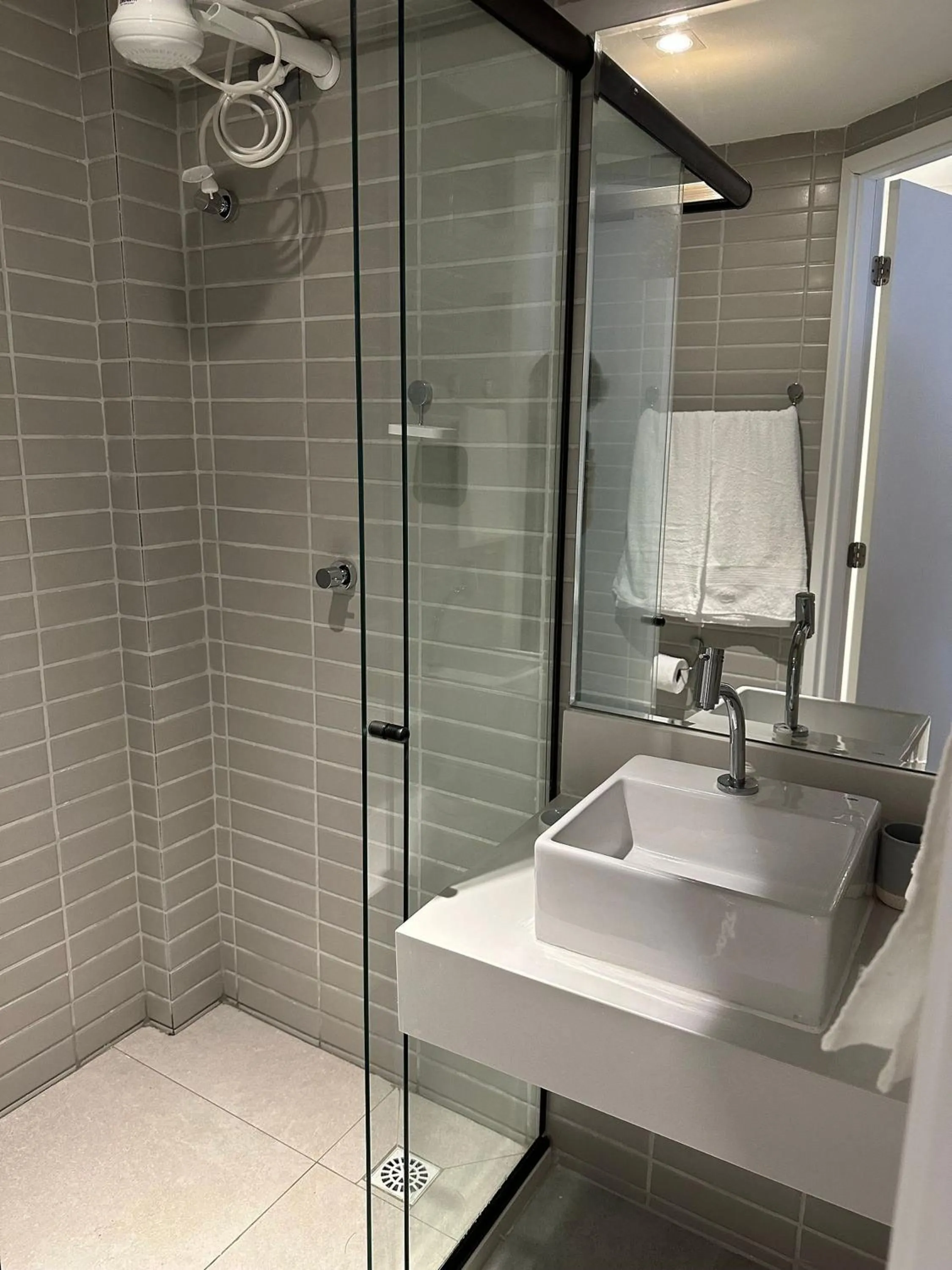 Bathroom in Flat beira-mar no Arpoar suítes