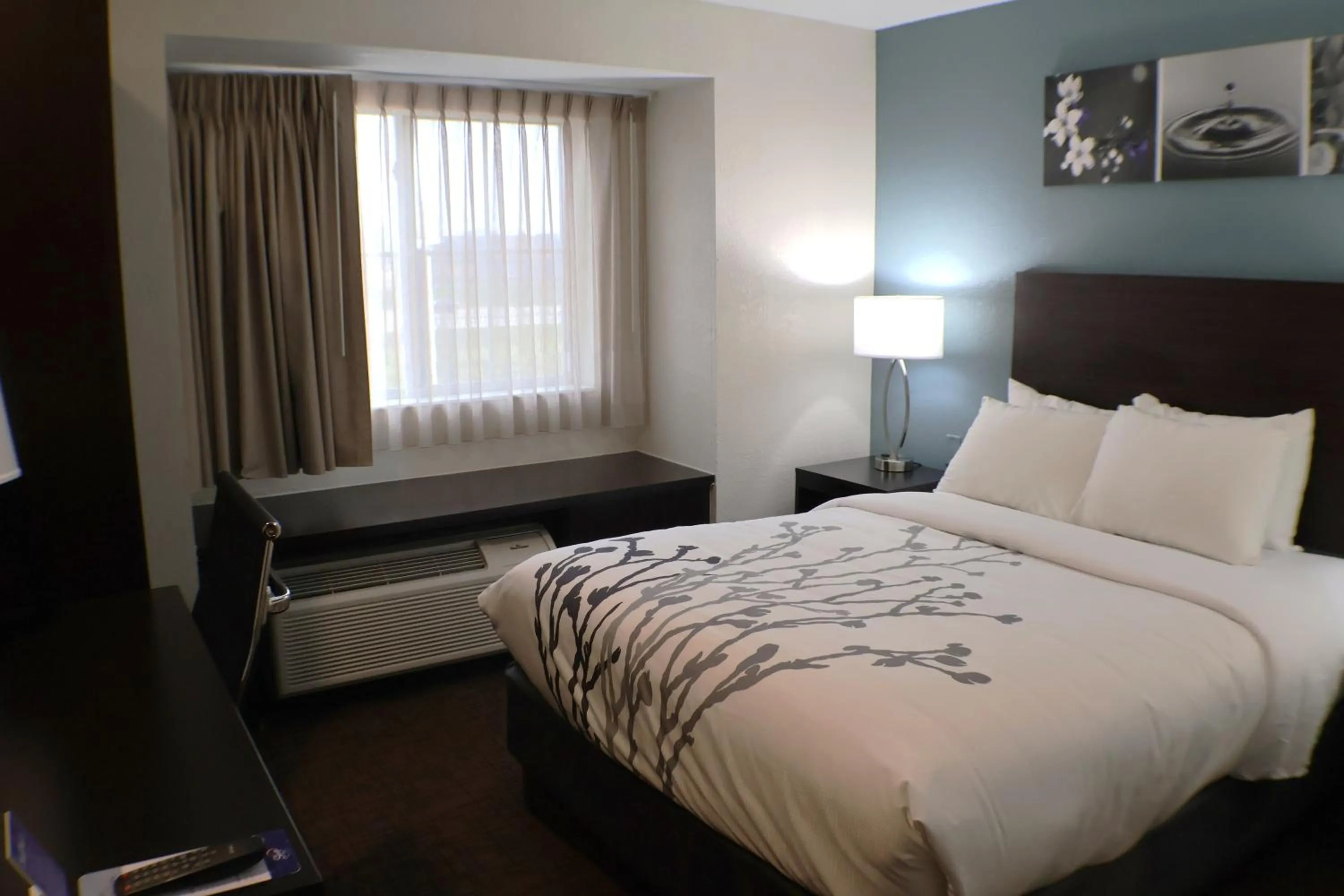 Bed in Sleep Inn Marion - Cedar Rapids