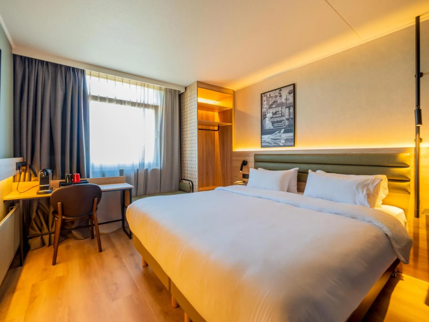 Bedroom, Bed in Campanile Hotel & Restaurant Zwolle