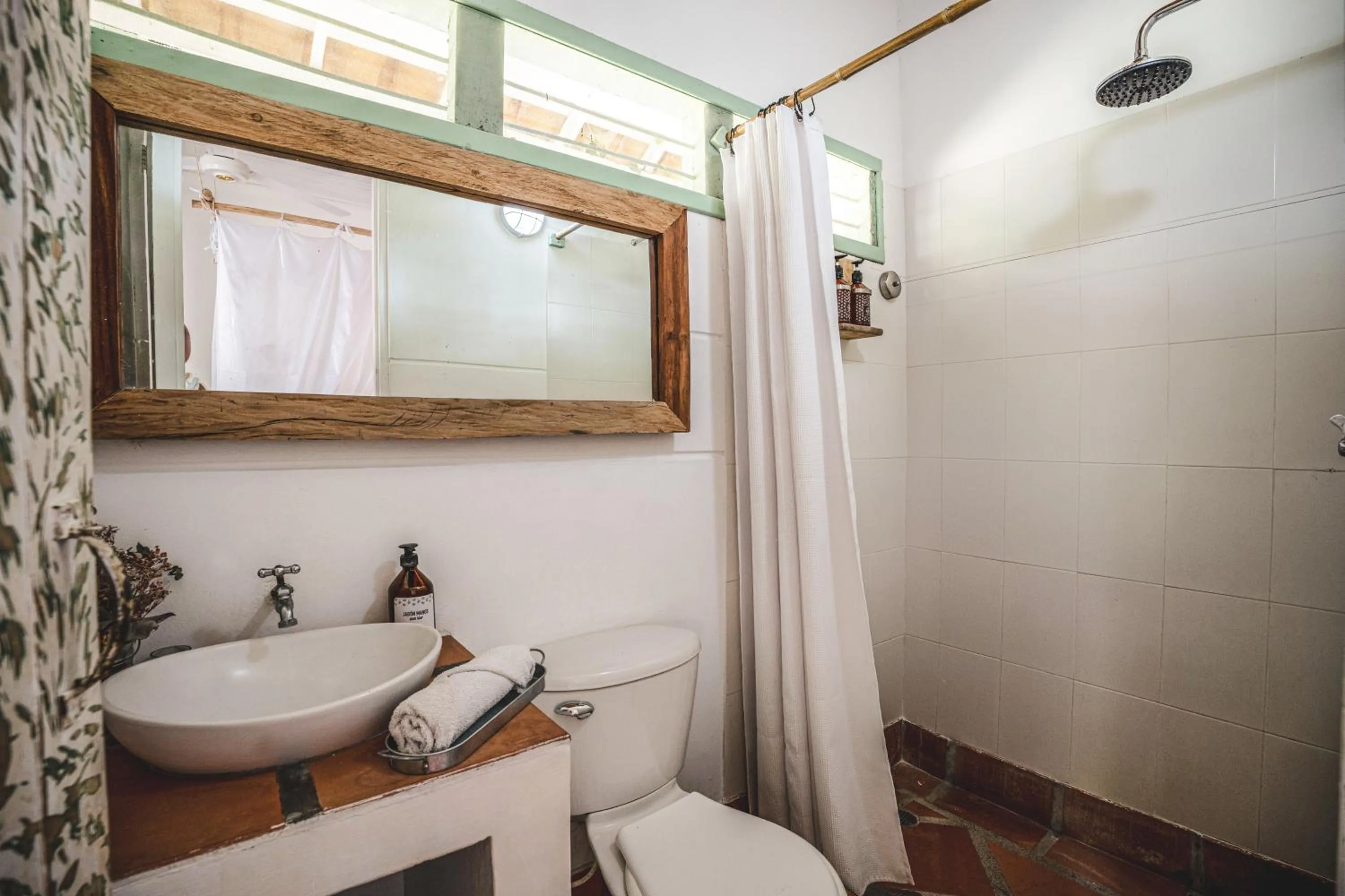 Shower in Waka Hotel Rural