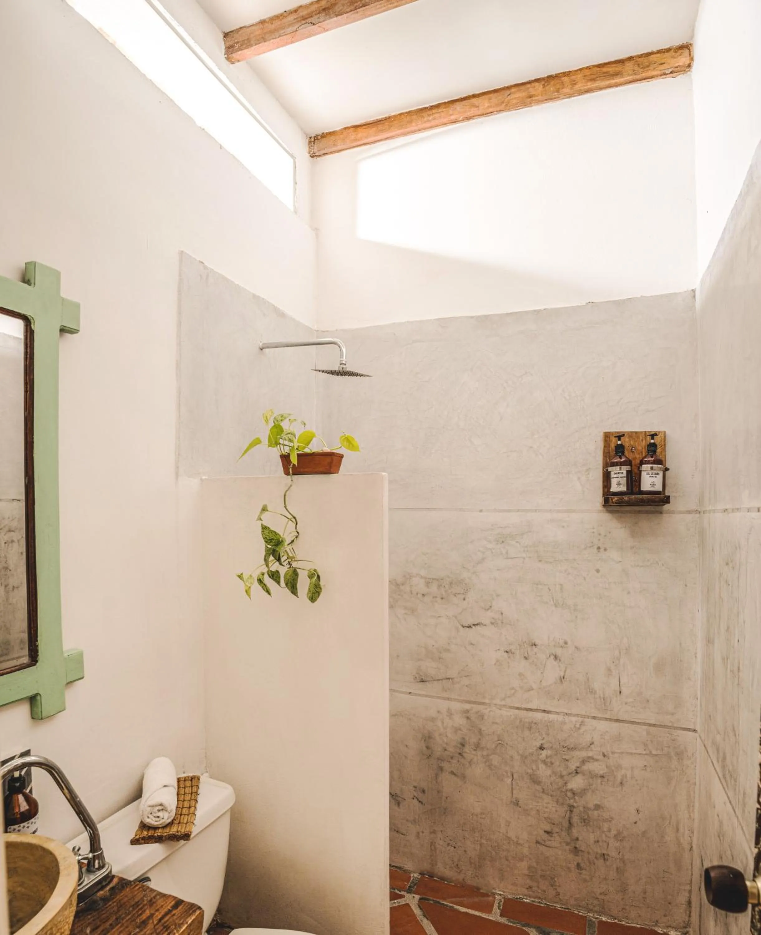 Shower in Waka Hotel Rural