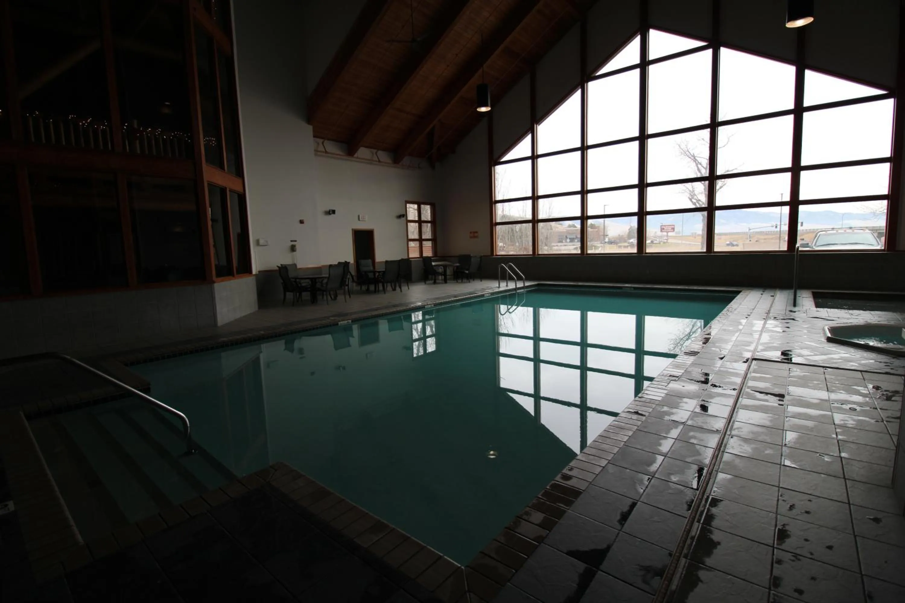 Hot Tub in C'mon Inn Missoula