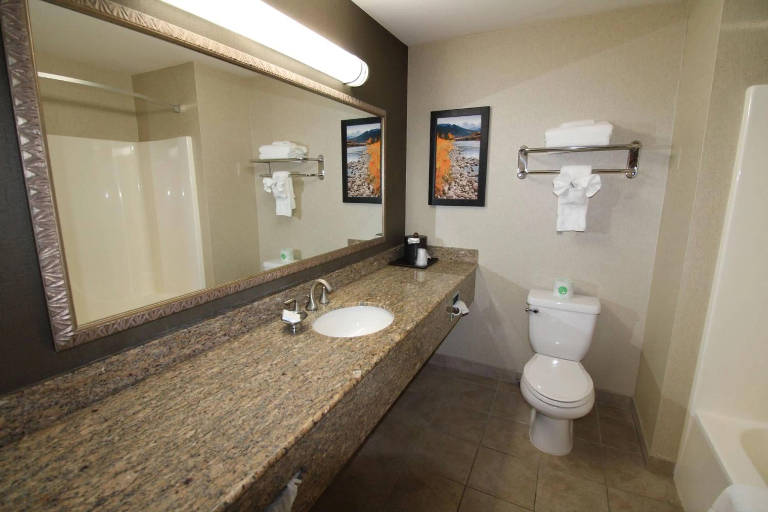 Bathroom in C'mon Inn Missoula