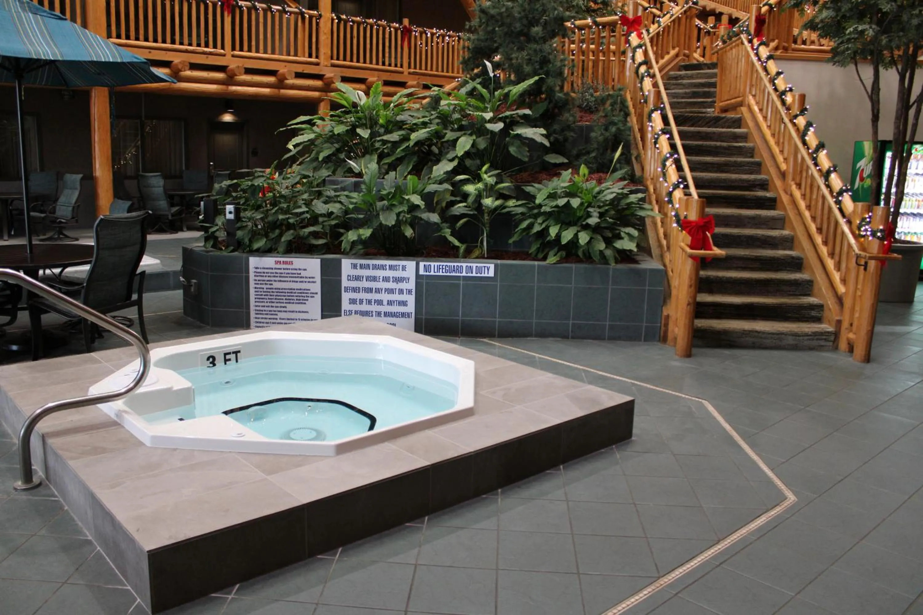 Hot Tub in C'mon Inn Missoula