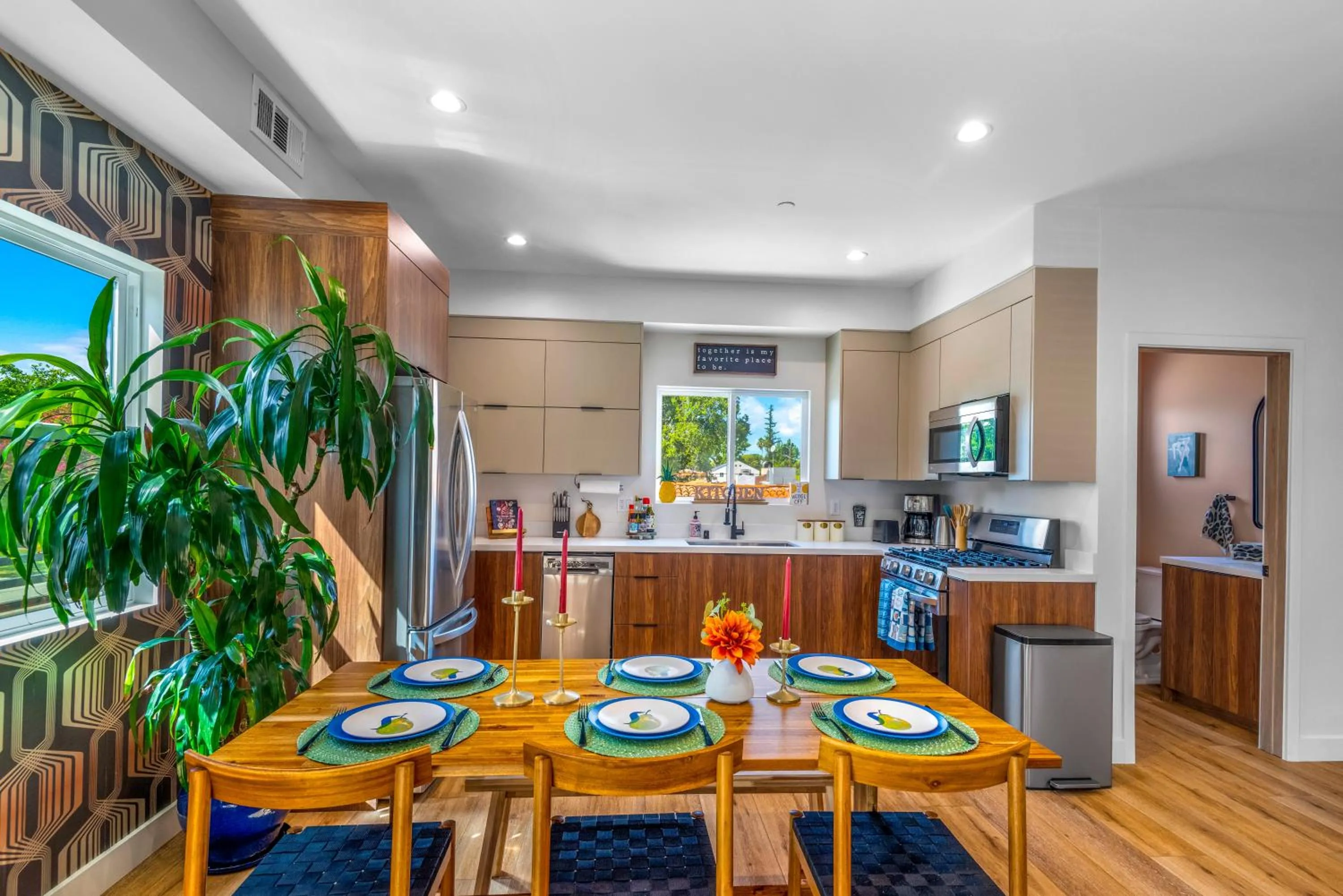 Stylish Sherman Oaks Townhouse 3bed + 3.5bath All Master Suites