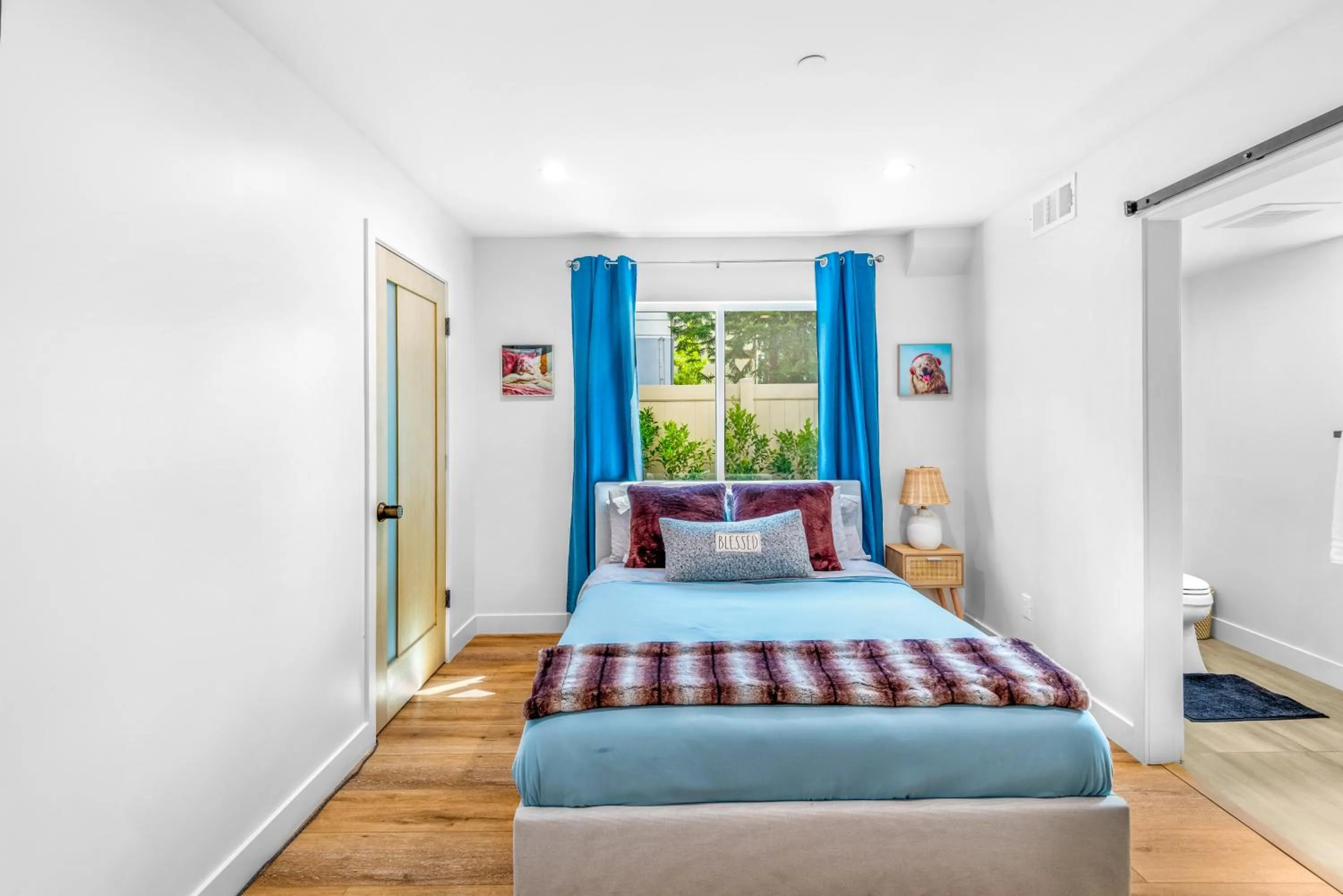 Stylish Sherman Oaks Townhouse 3bed + 3.5bath All Master Suites