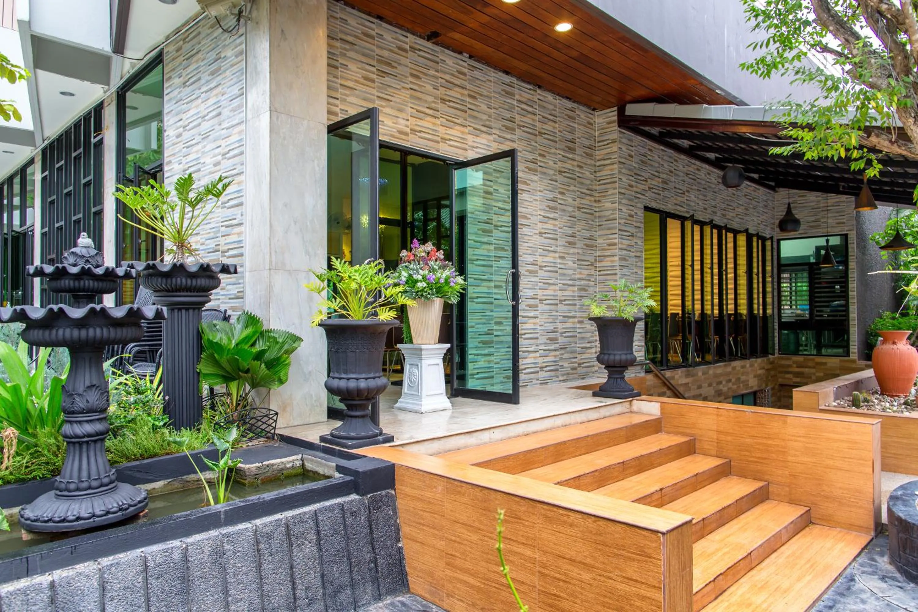 Food and drinks in SOHO Boutique Hotel