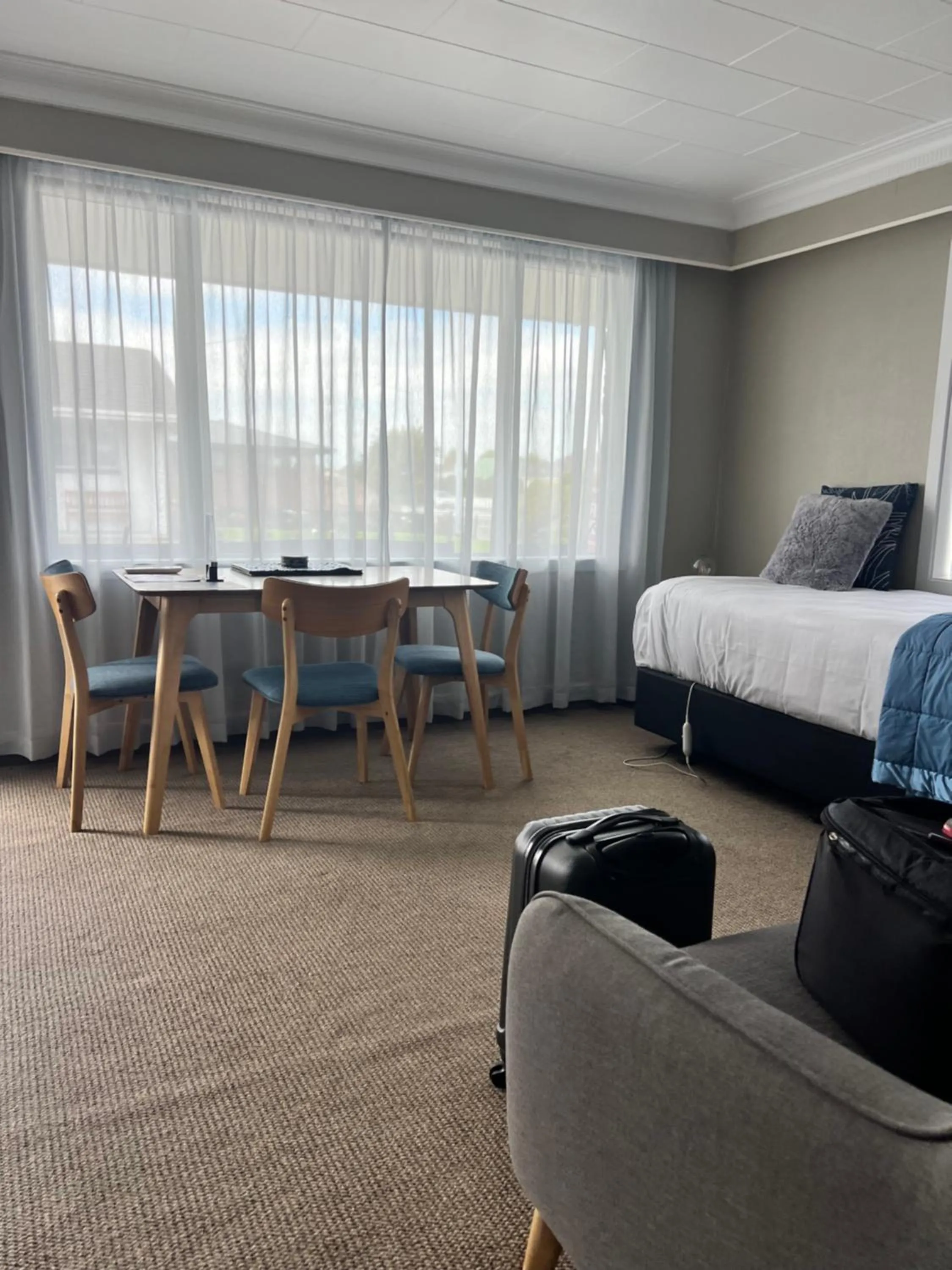 Dining area, Bed in ASURE Surrey Court Motel Invercargill