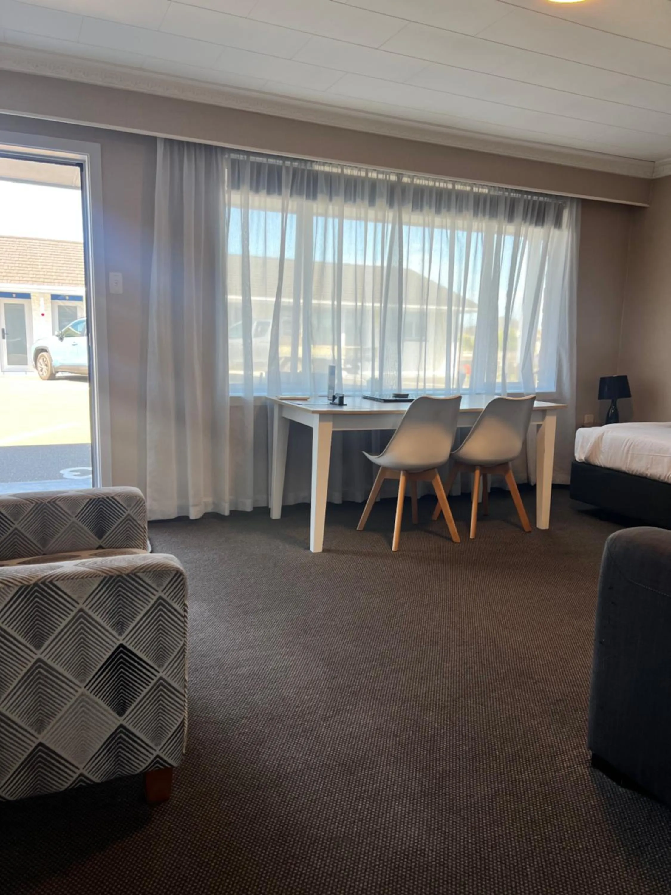 Seating area in ASURE Surrey Court Motel Invercargill