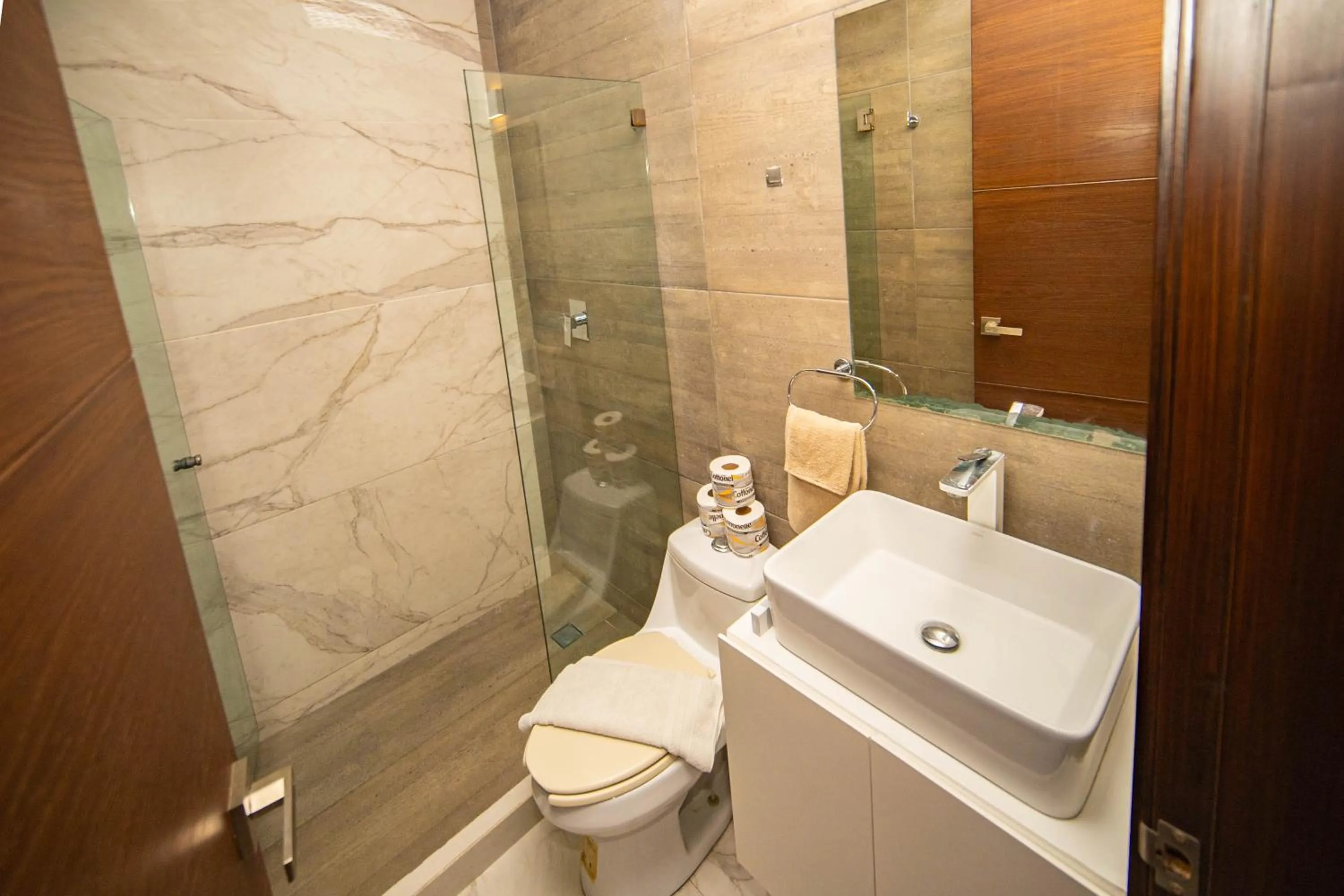 Bathroom in 501PH - Spacious apartment in the center, only 10 minutes walking distance to the beaches
