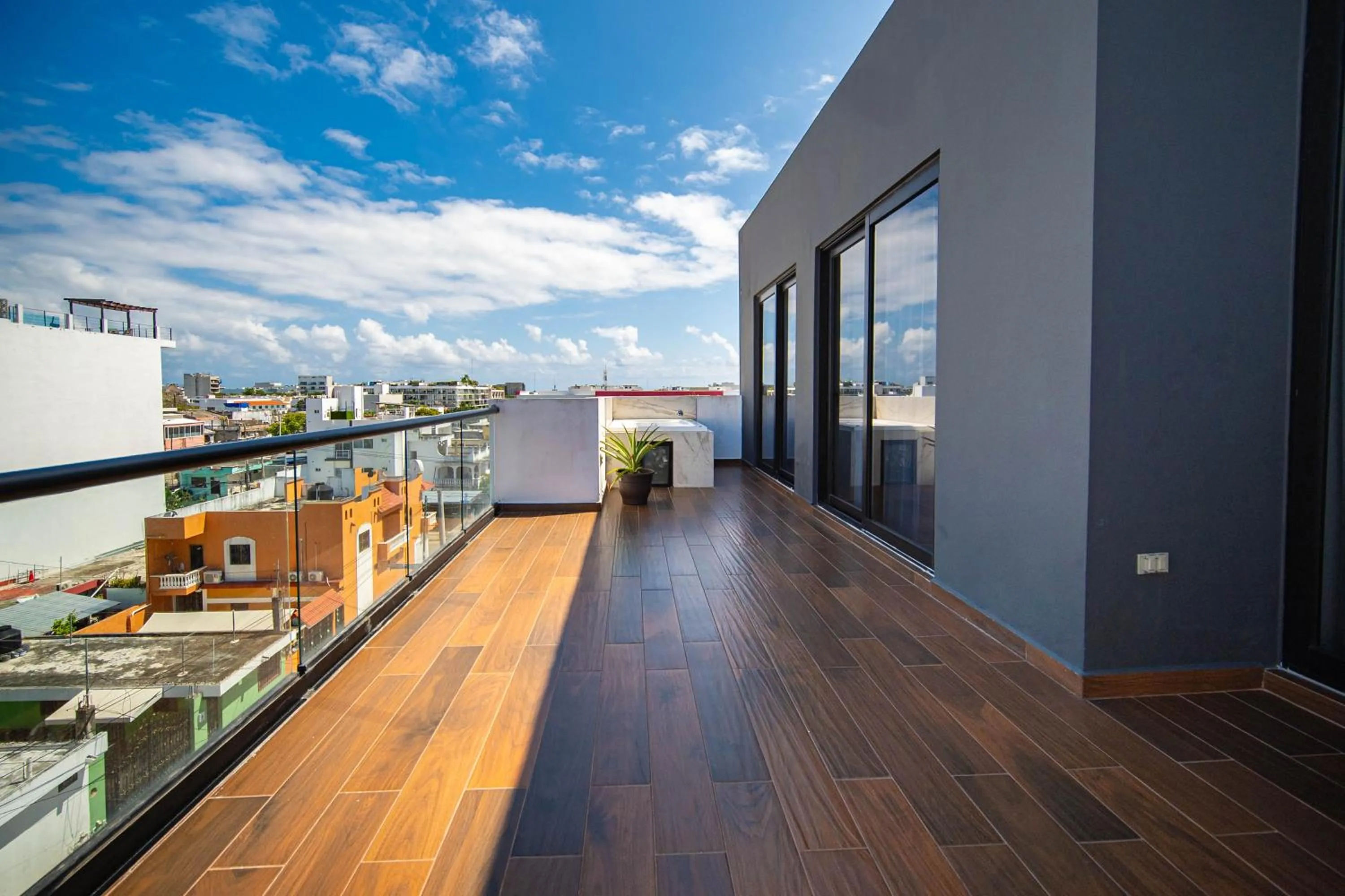 Balcony/Terrace in 501PH - Spacious apartment in the center, only 10 minutes walking distance to the beaches