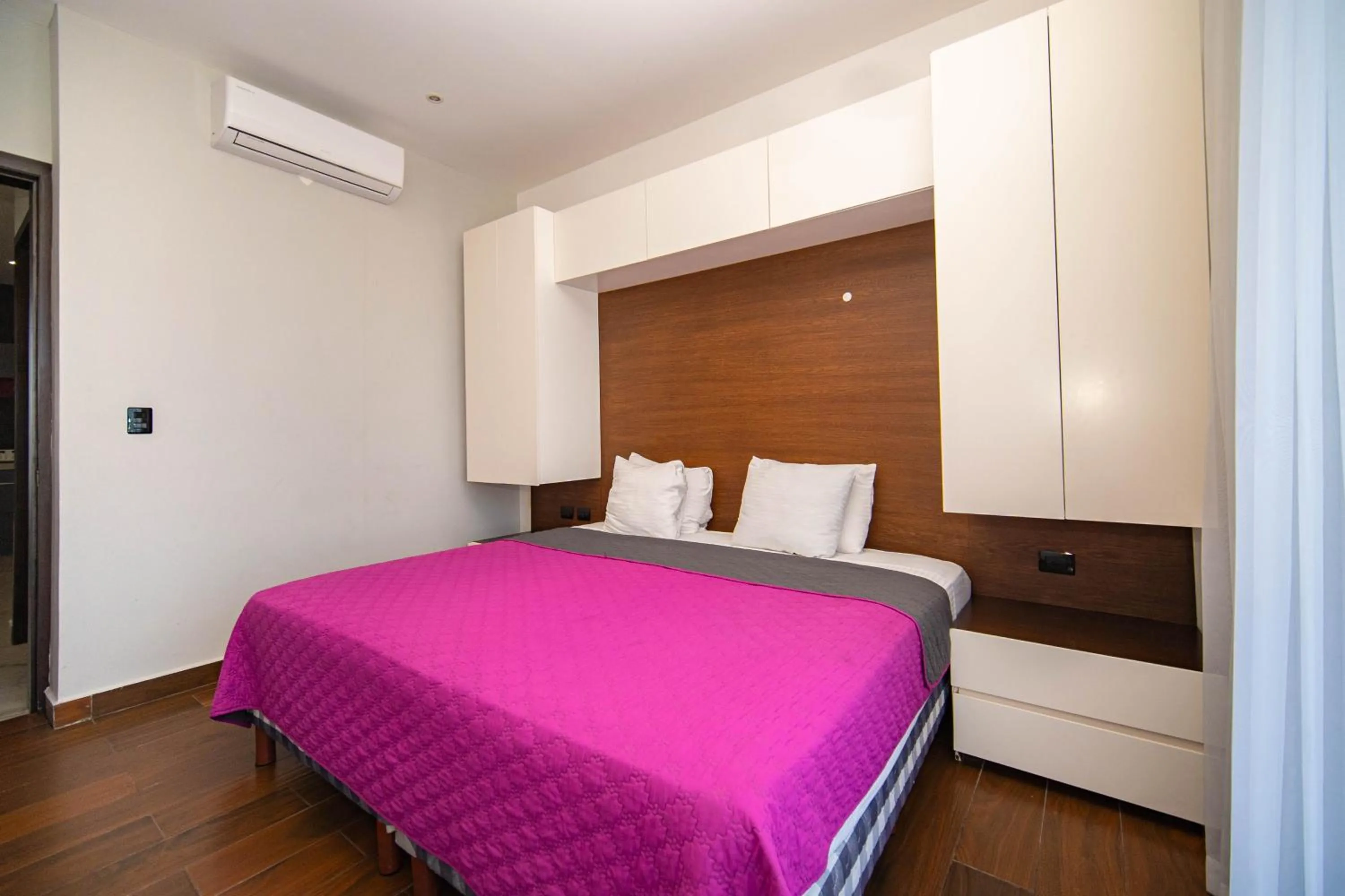 Bed in 501PH - Spacious apartment in the center, only 10 minutes walking distance to the beaches